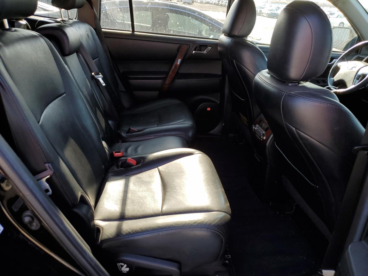 2012 Toyota Highlander - Image 11