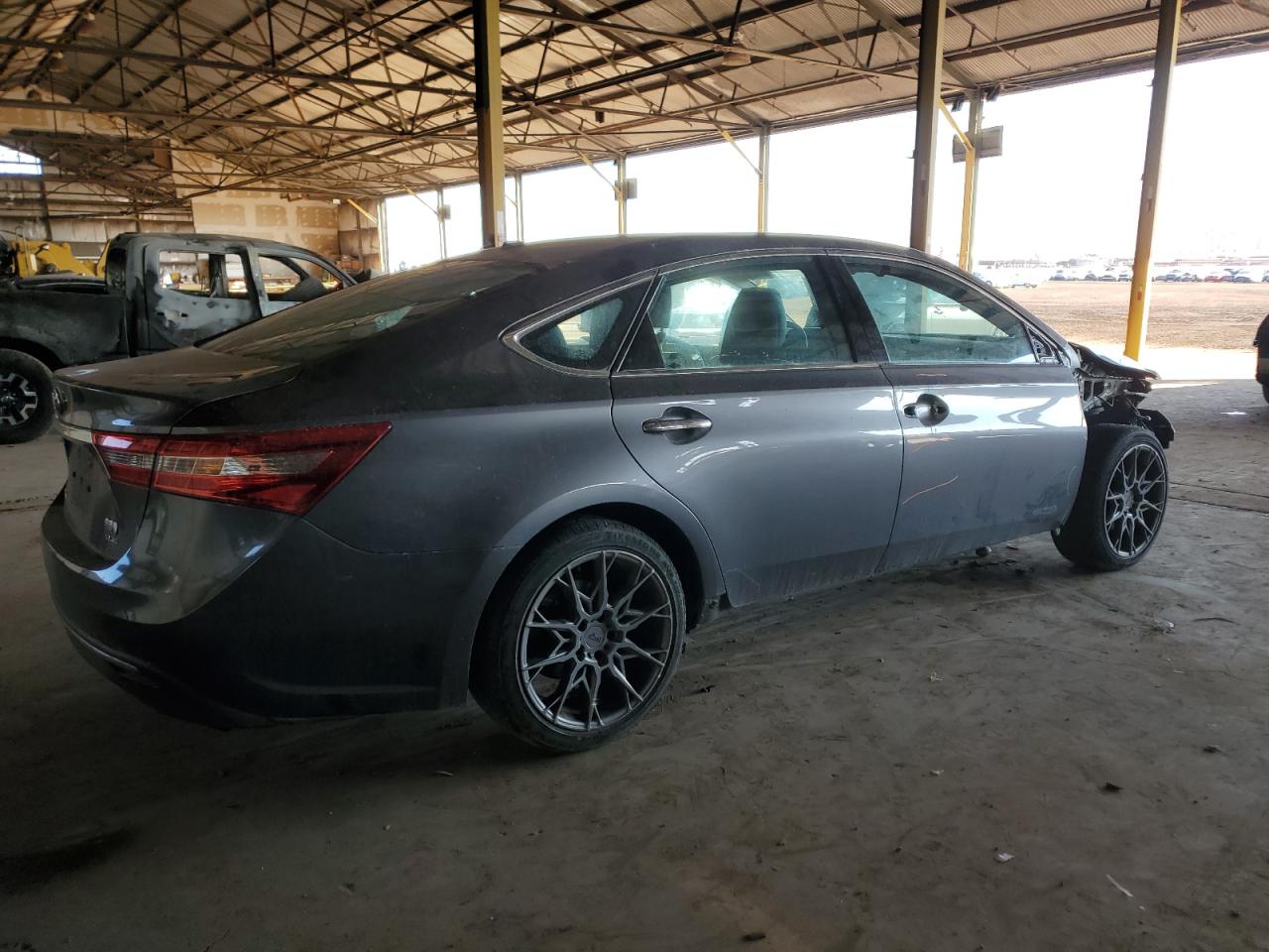 2016 Toyota Avalon - Image 3