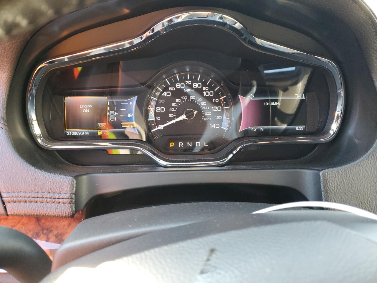 2017 Lincoln MKT - Image 9