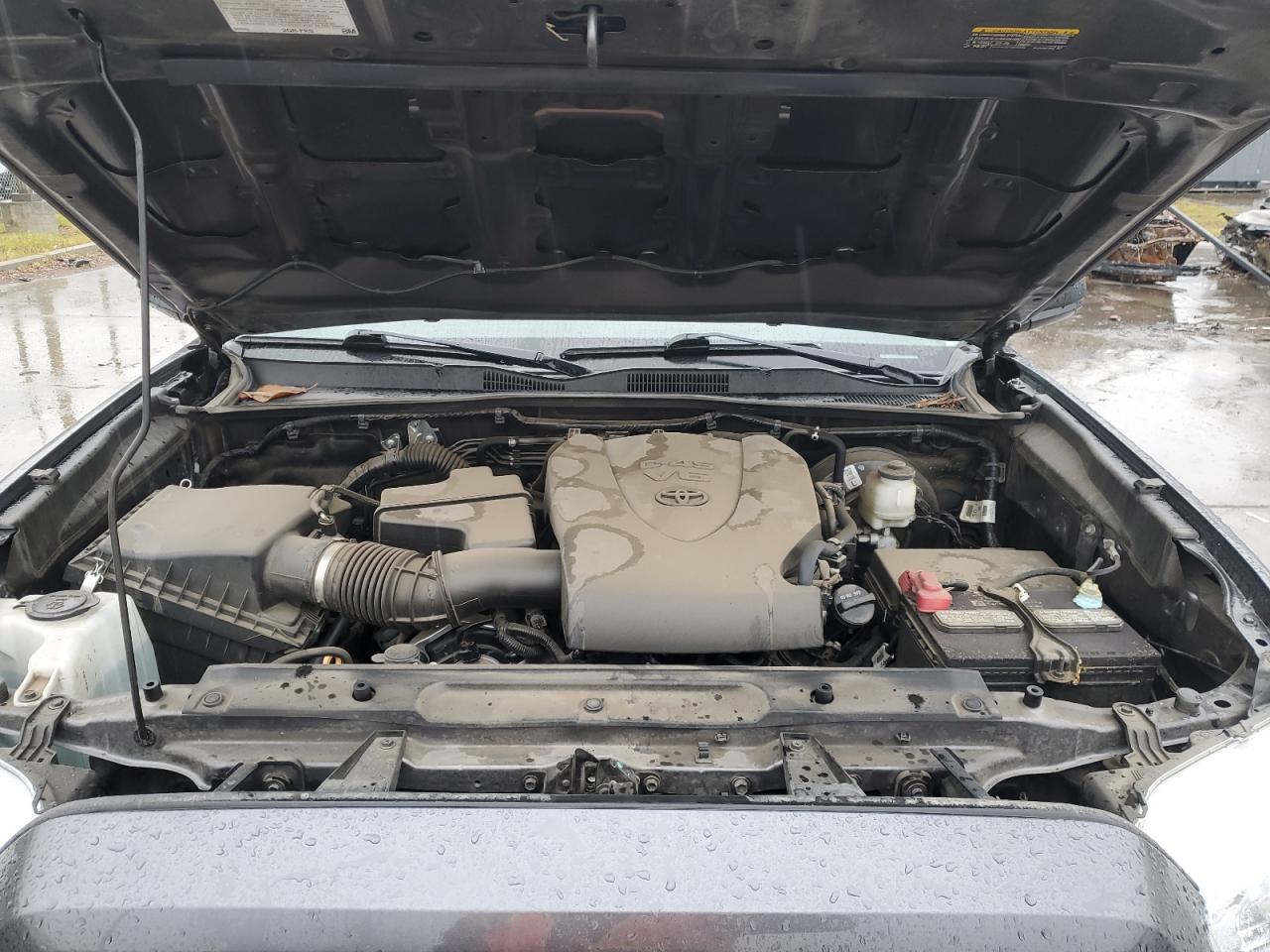 2020 Toyota Tacoma - Image 12