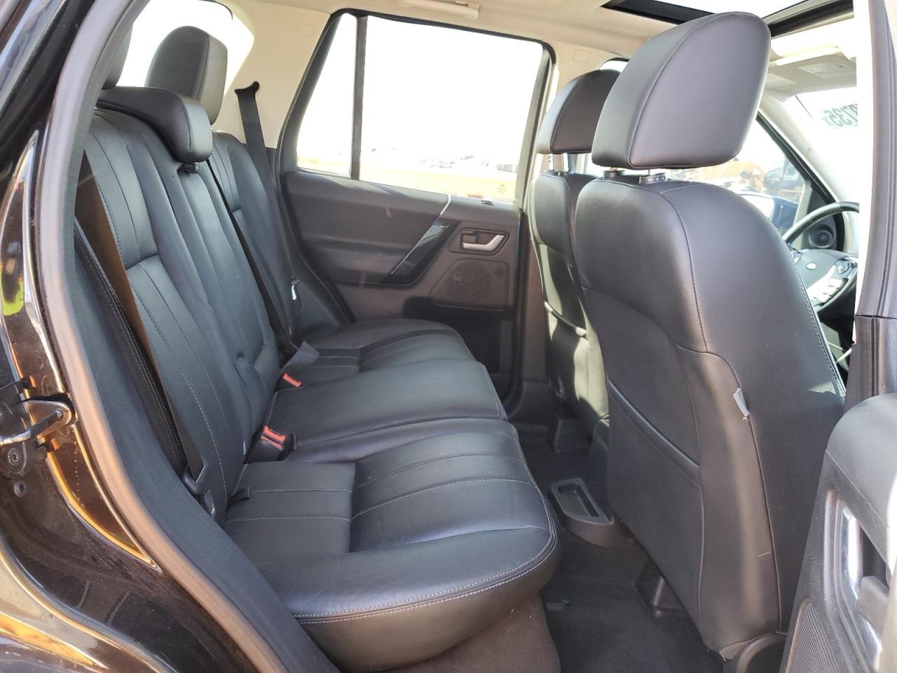 2014 Land Rover LR2 - Image 11