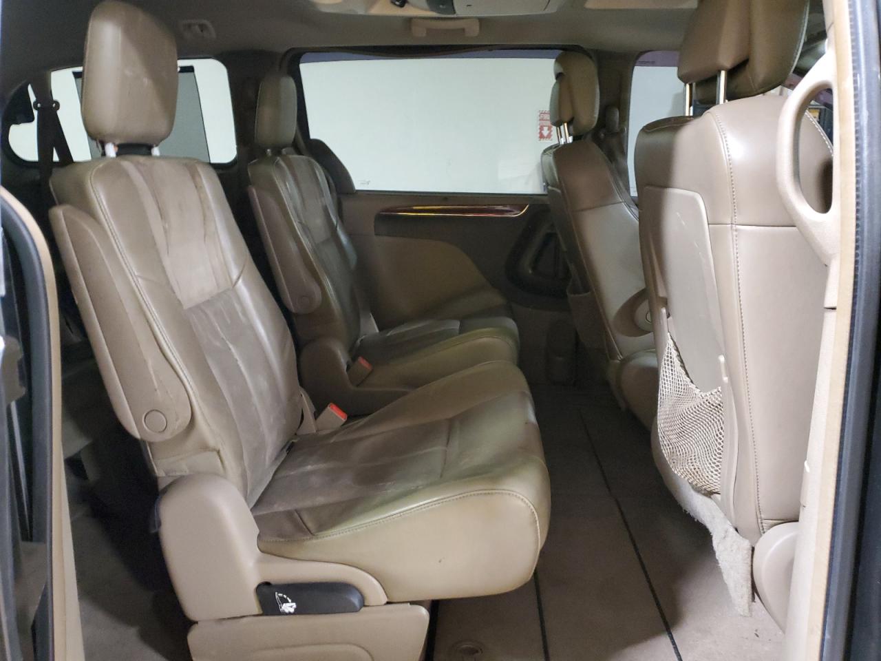 2011 Chrysler Town & Country - Image 11