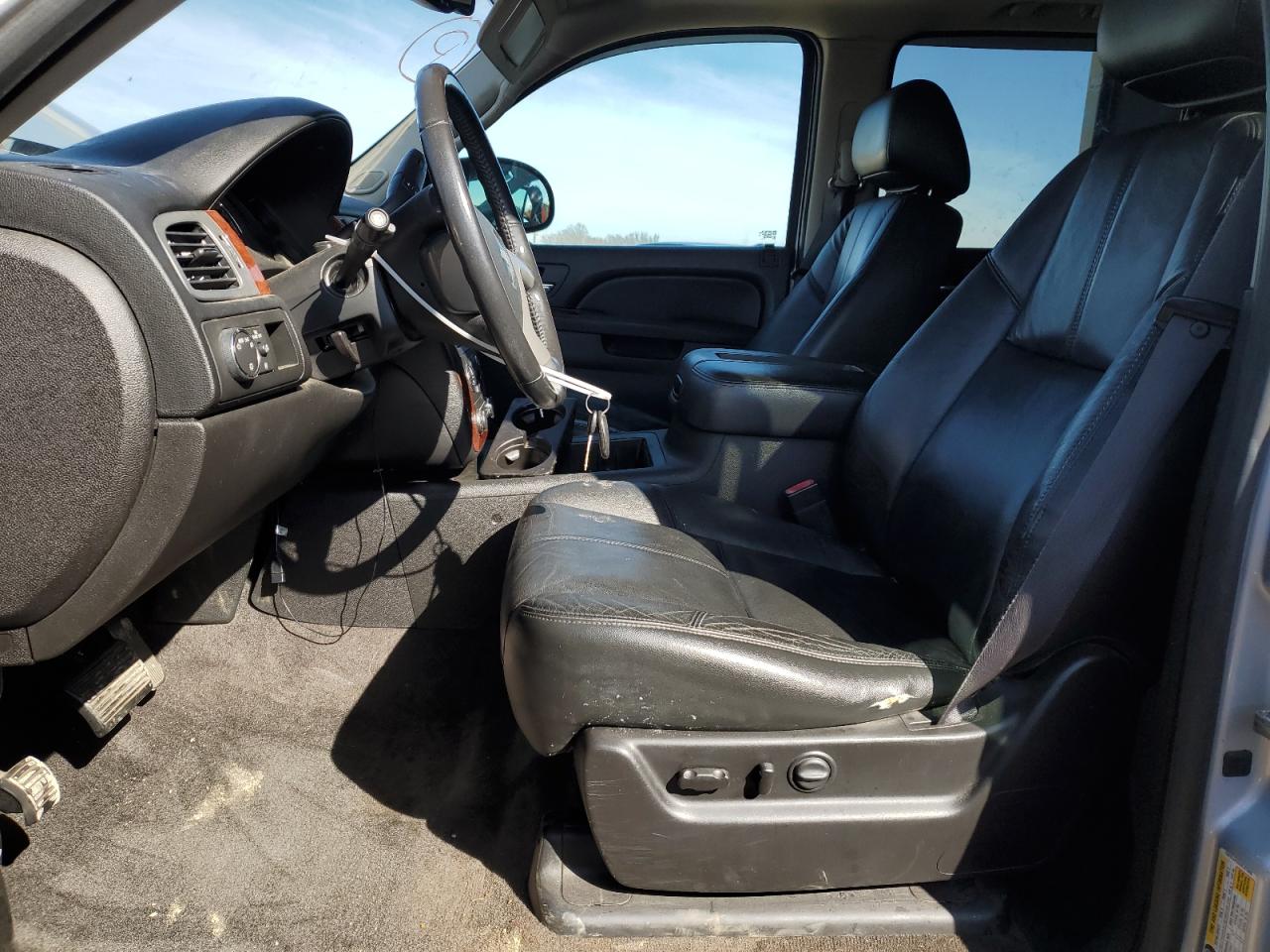 2012 Chevrolet Suburban - Image 7