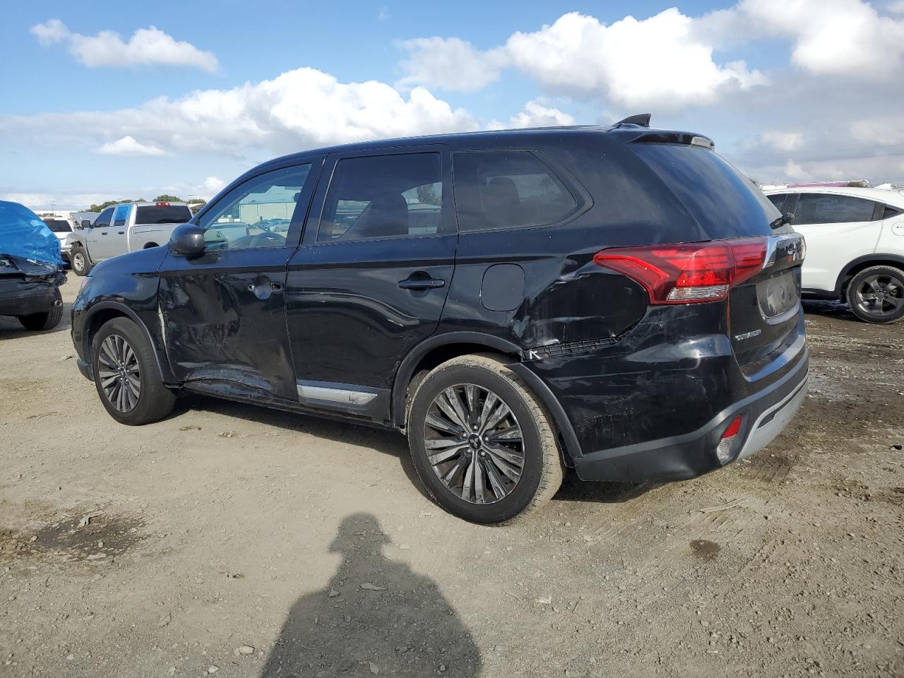 2020 Mitsubishi Outlander - Image 2