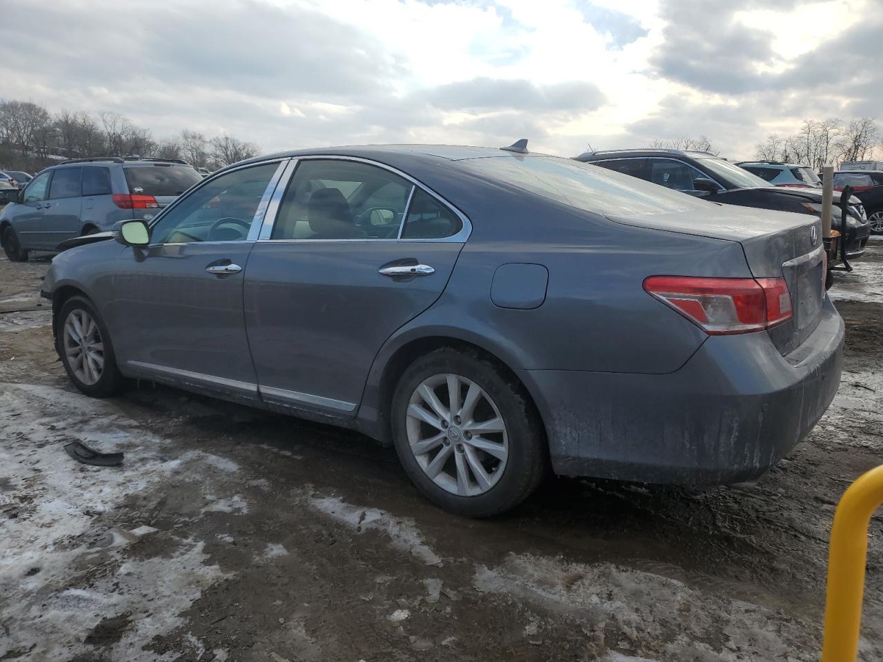 2012 Lexus ES - Image 2