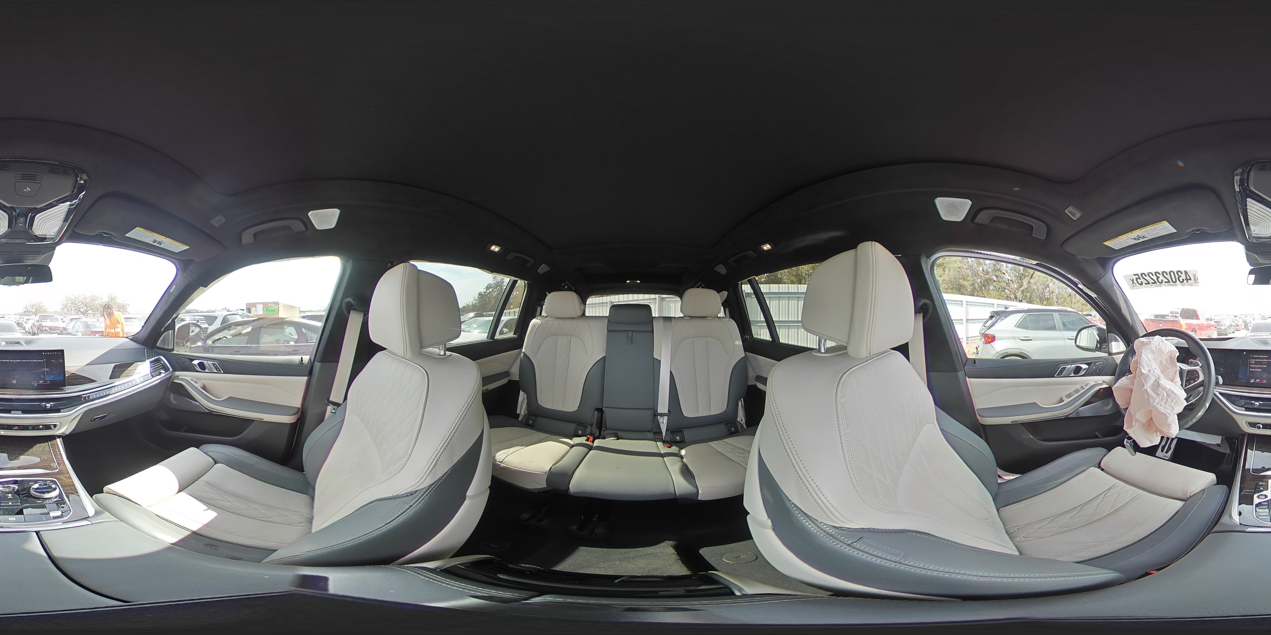 2023 BMW X7 - Image 13
