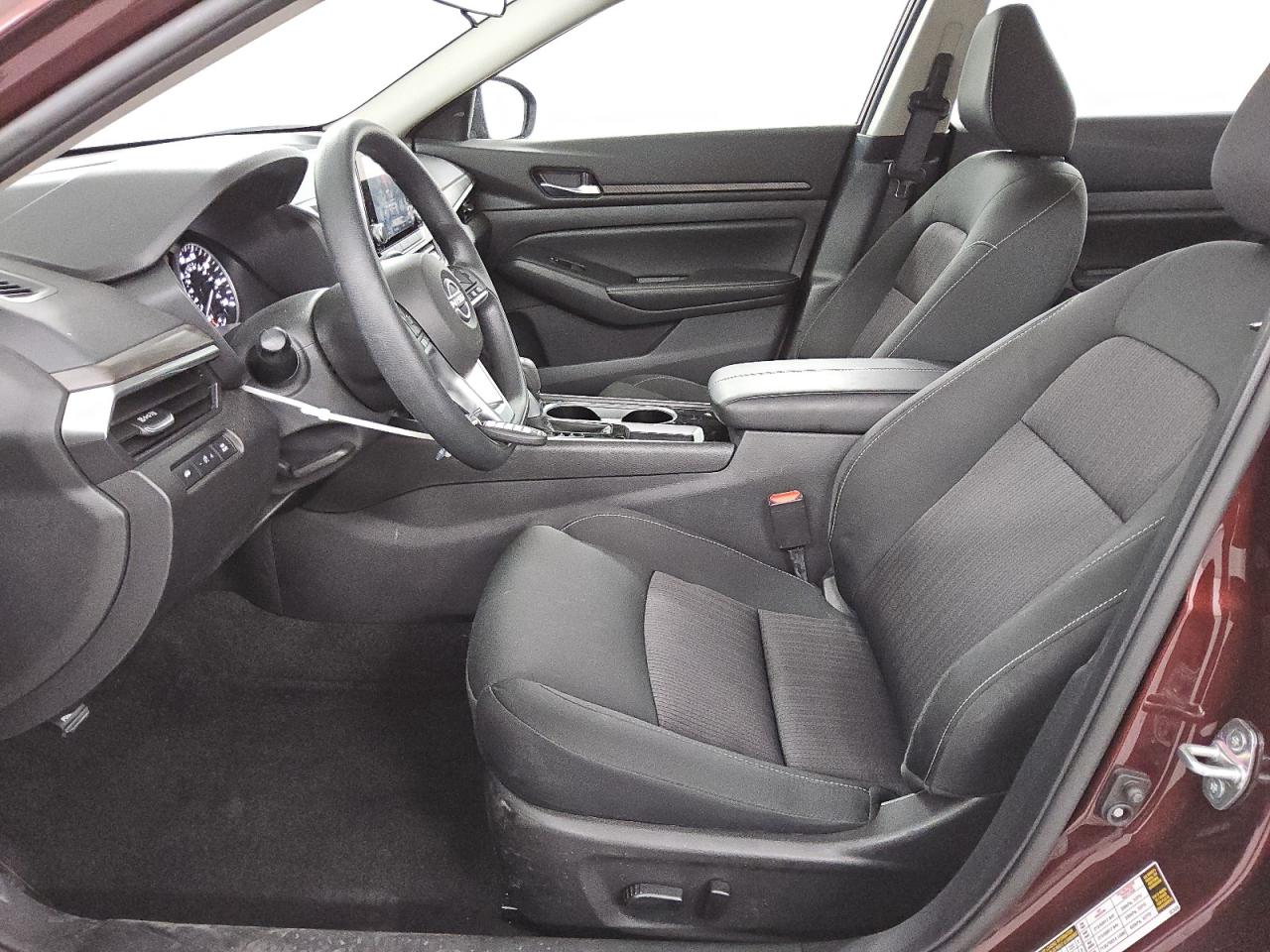 2024 Nissan Altima - Image 7