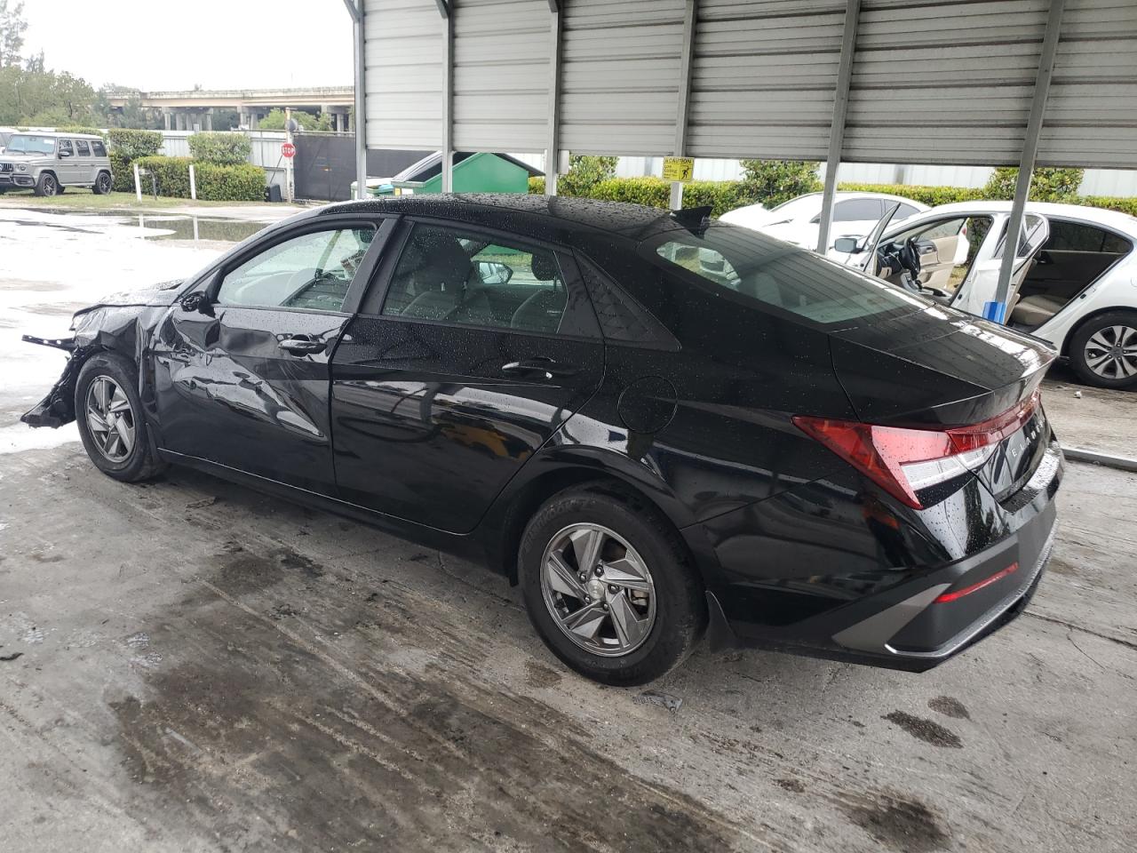 2024 Hyundai Elantra - Image 2