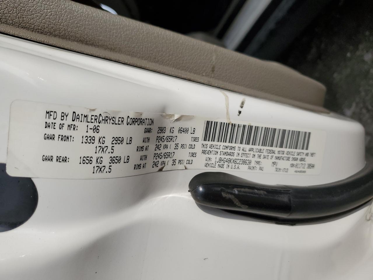 2006 Jeep Commander - Image 13