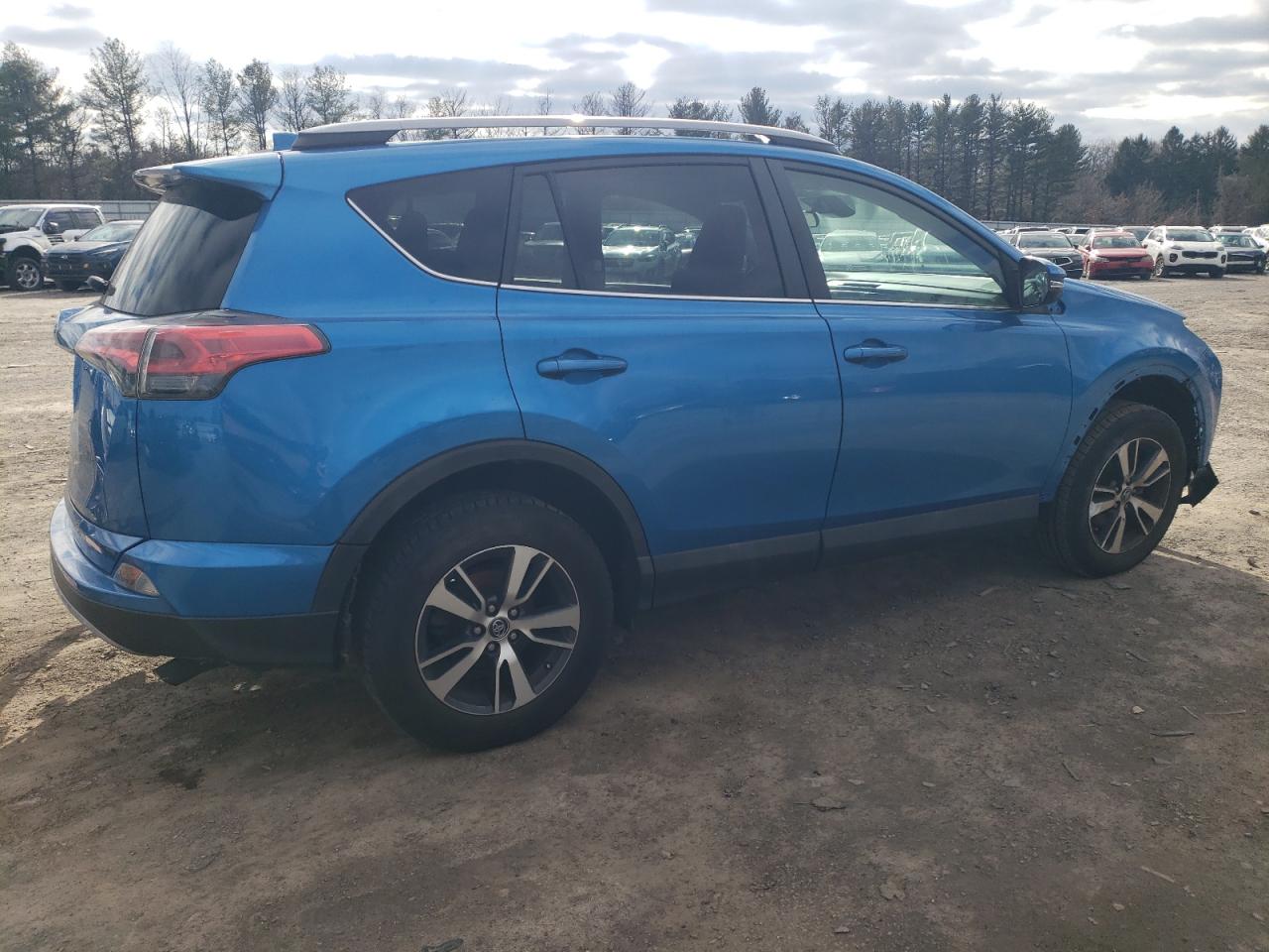 2018 Toyota RAV 4 - Image 3