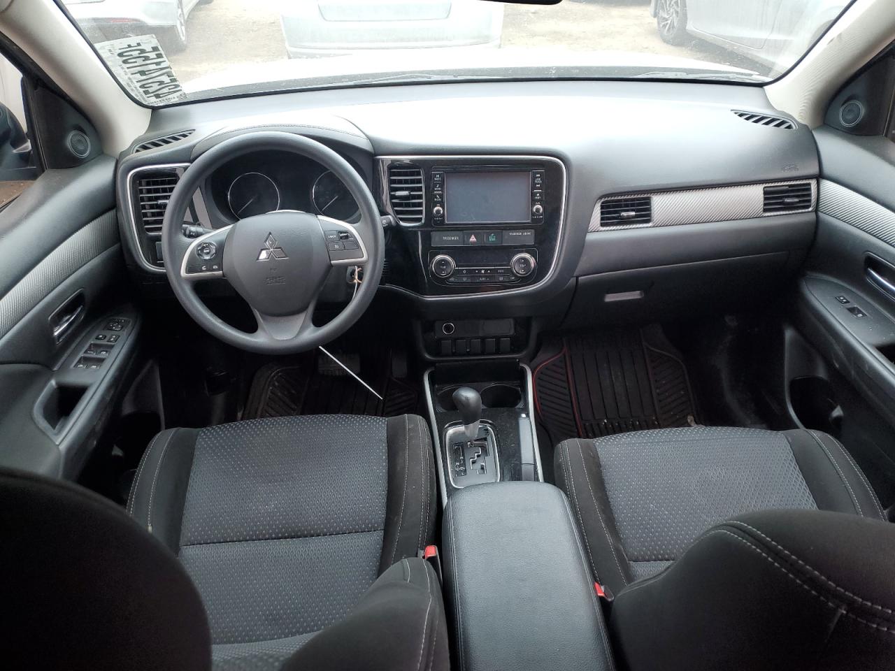 2018 Mitsubishi Outlander - Image 8