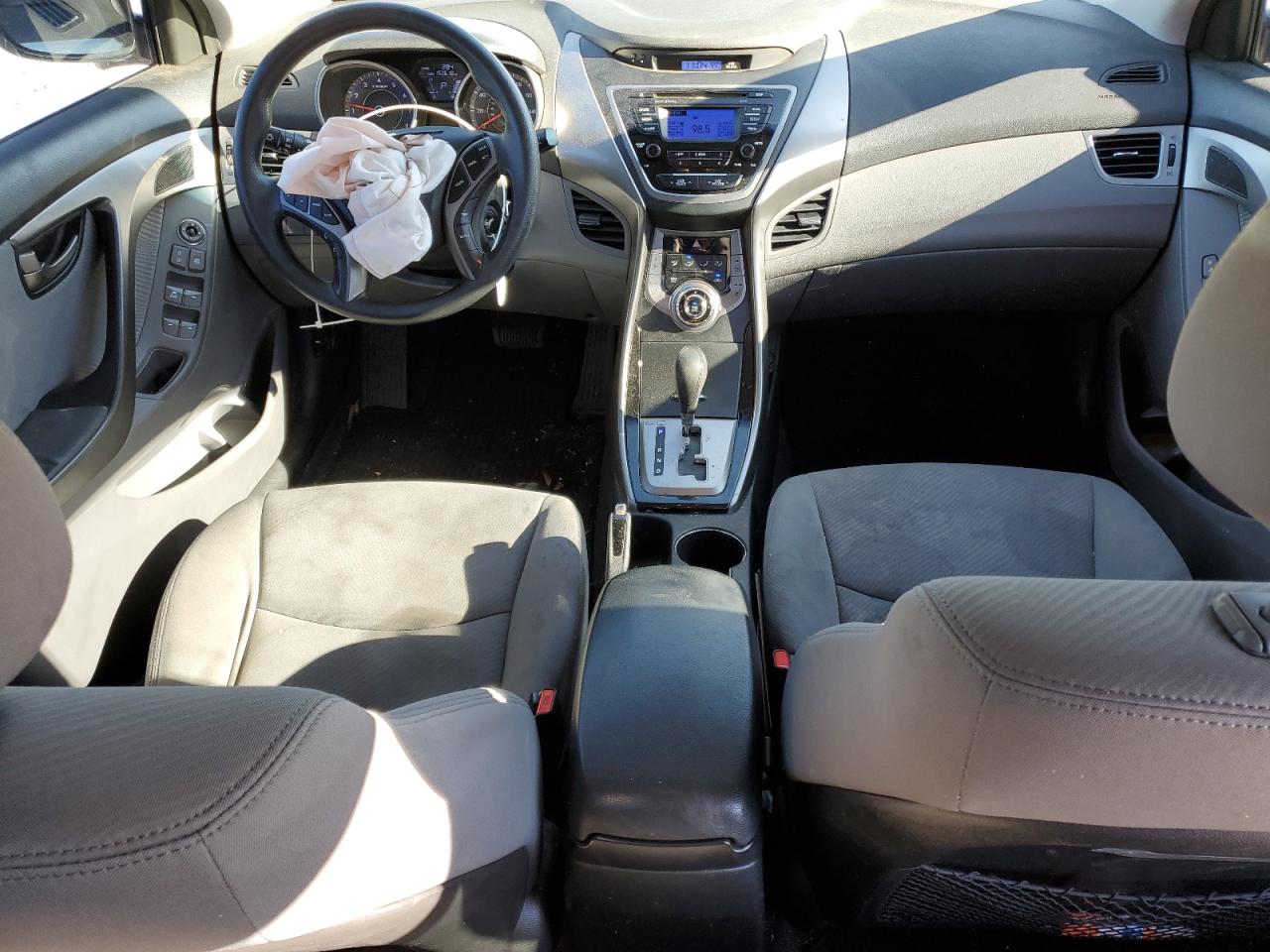 2013 Hyundai Elantra - Image 8