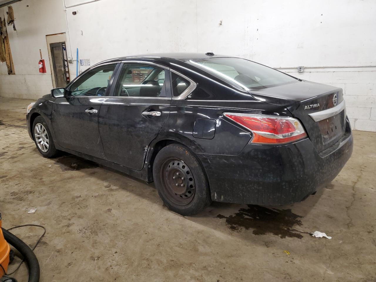 2015 Nissan Altima - Image 2