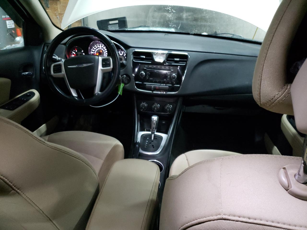 2014 Chrysler 200 - Image 8