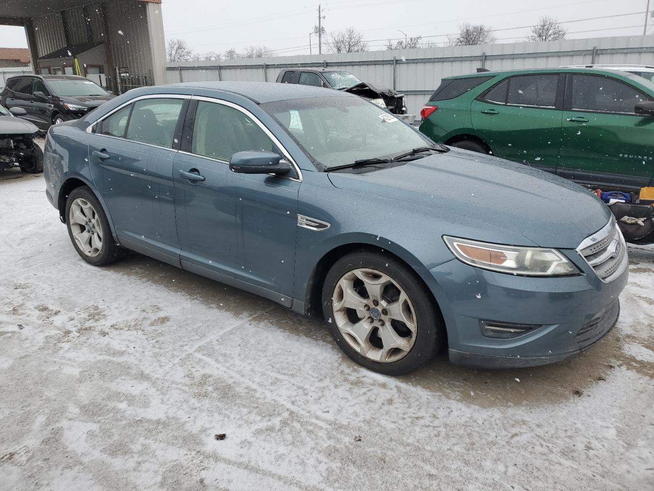 2010 Ford Taurus - Image 4
