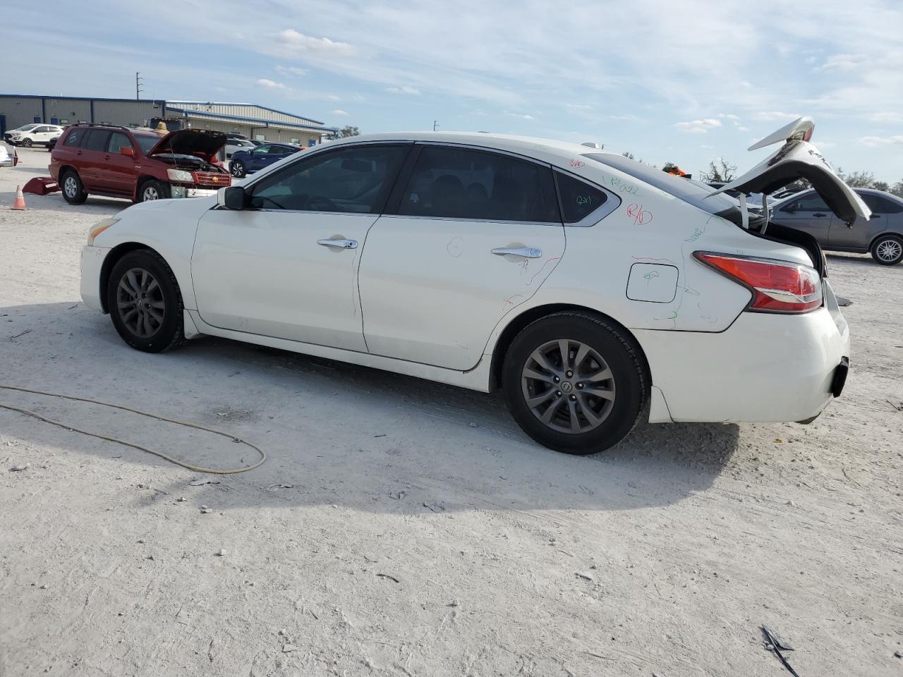 2015 Nissan Altima - Image 2