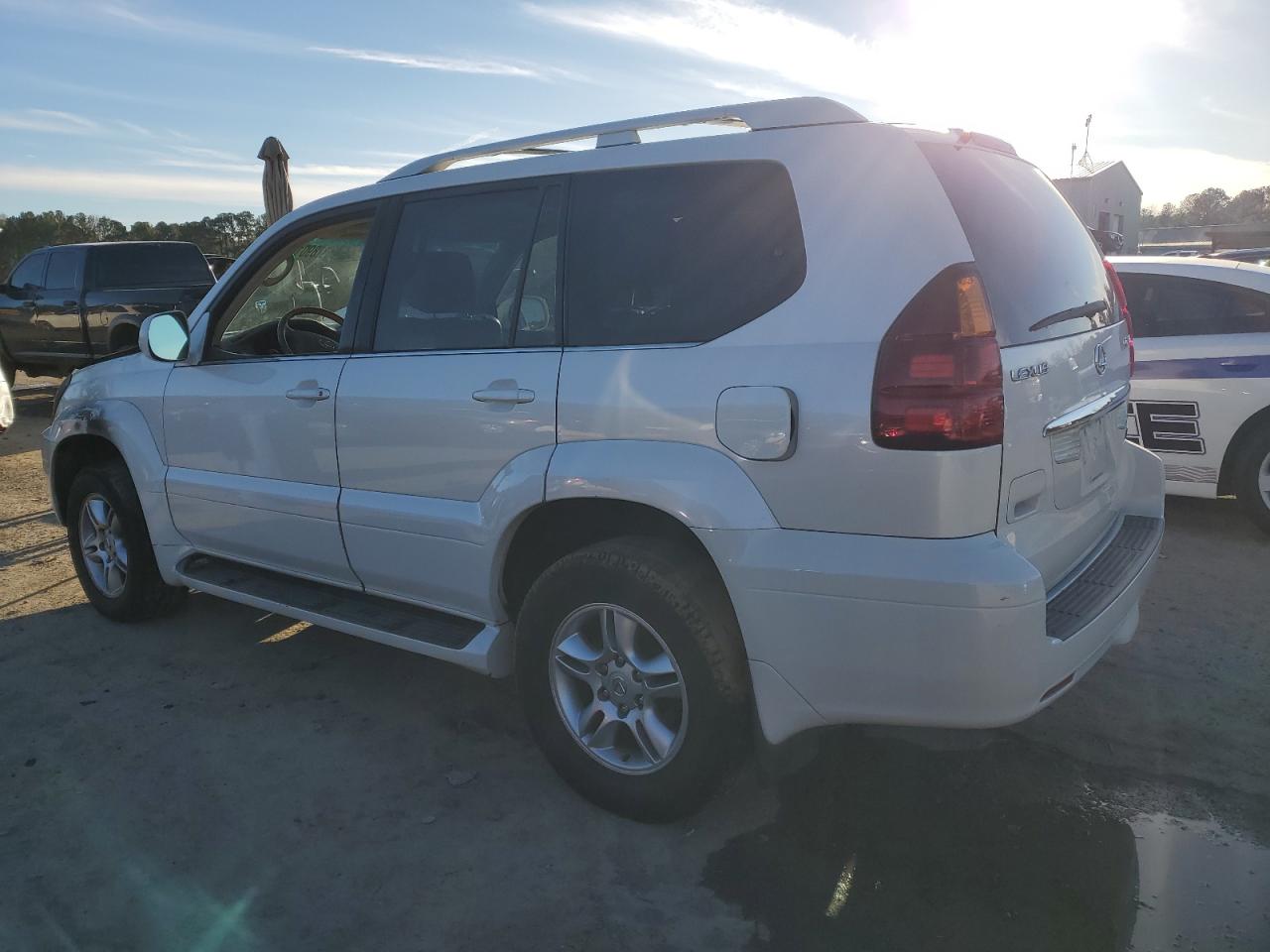2004 Lexus GX - Image 2