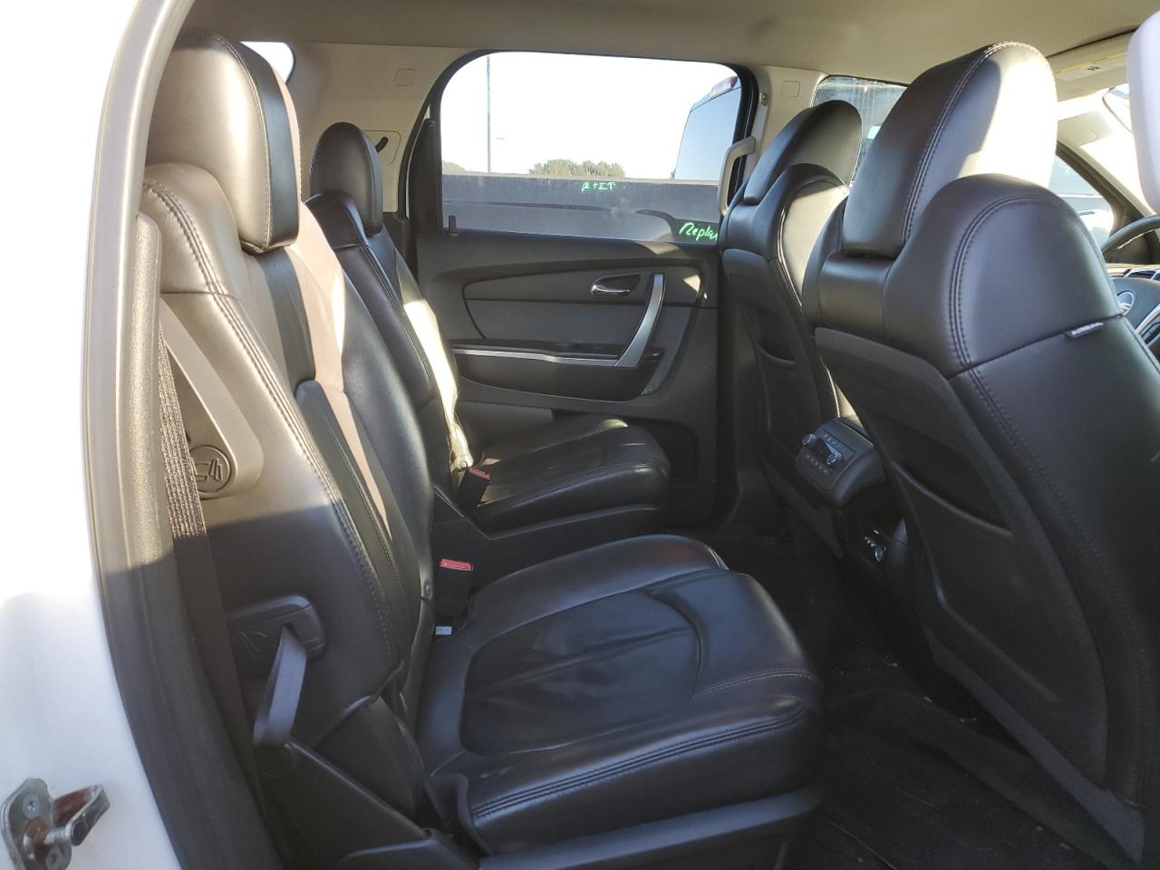 2010 GMC Acadia - Image 11