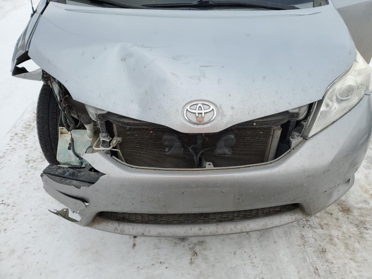 2013 Toyota Sienna - Image 14