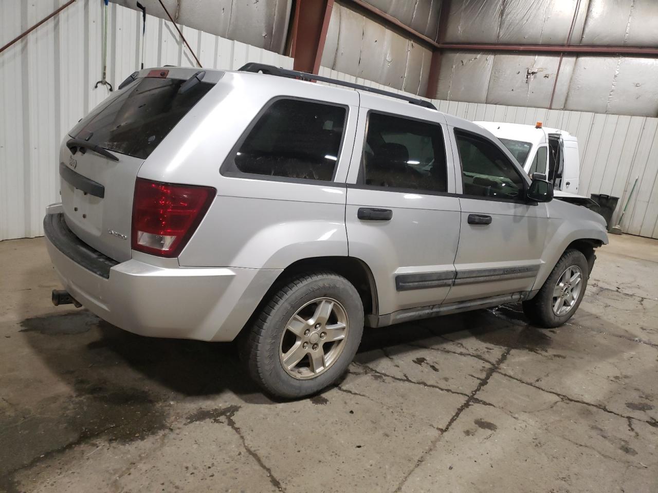 2005 Jeep Grand Cherokee - Image 3