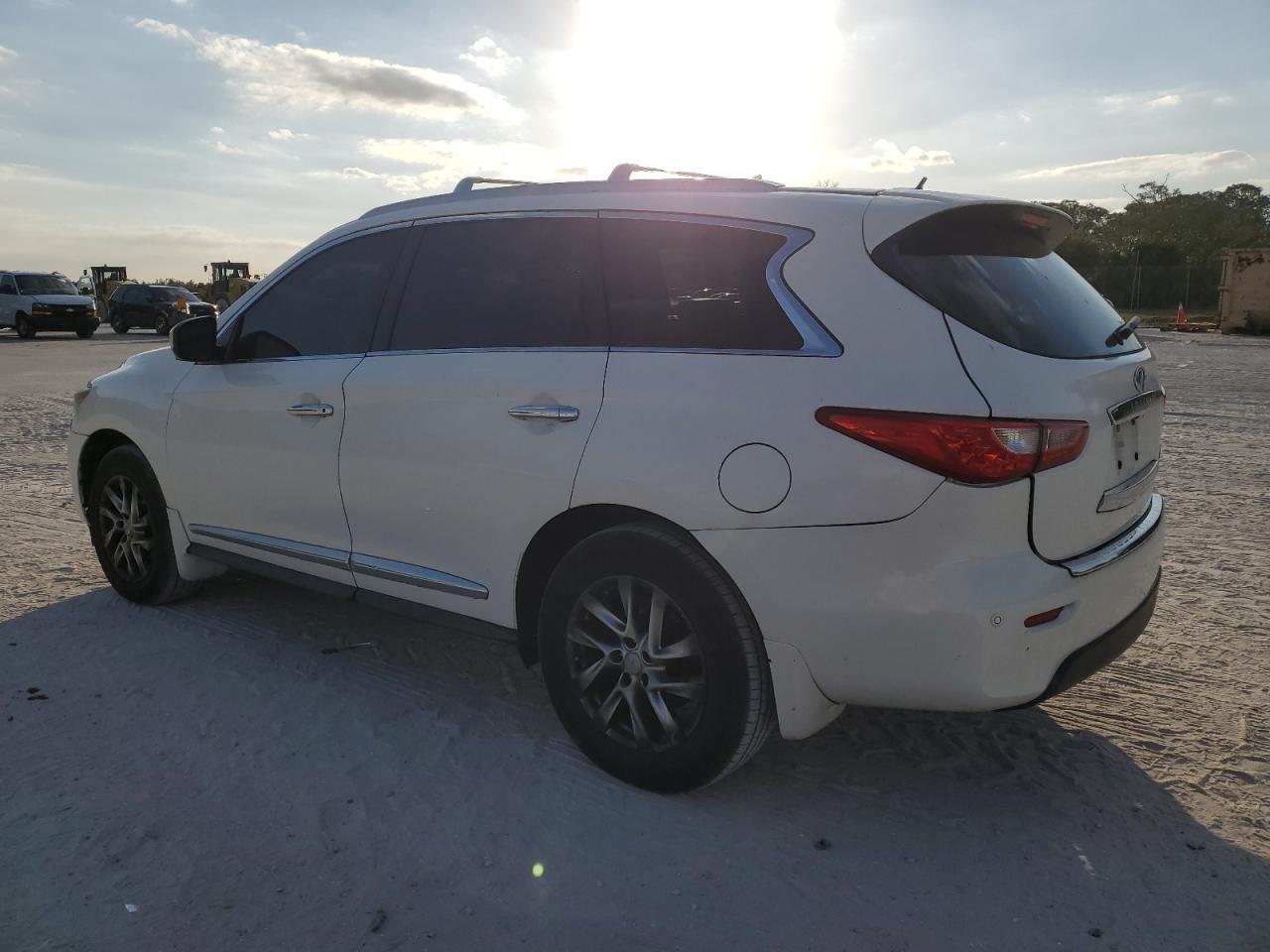 VIN 5N1AL0MM7DC350699 2013 INFINITI JX35 no.2