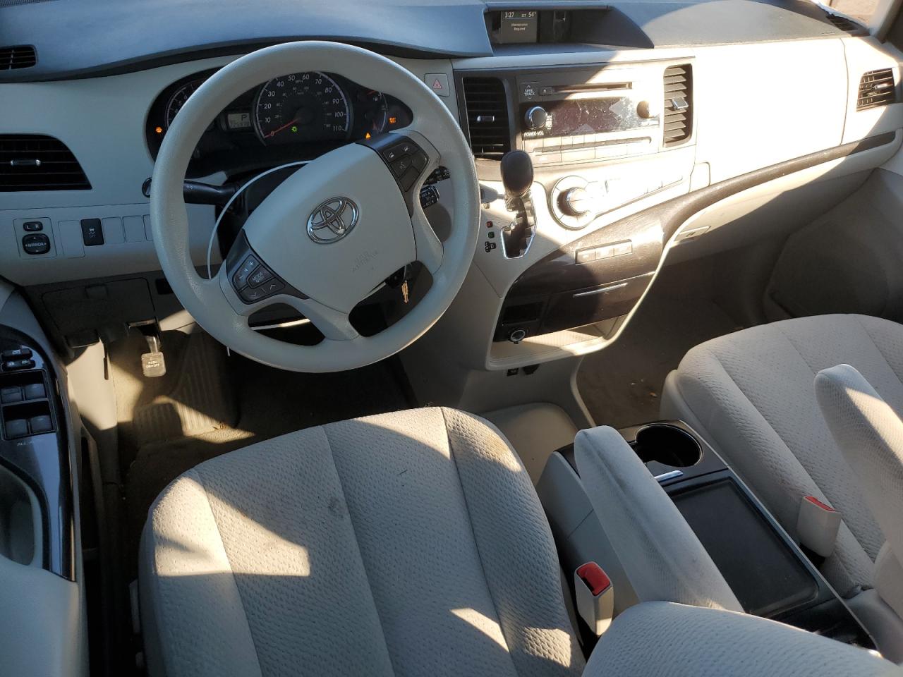 2013 Toyota Sienna - Image 8