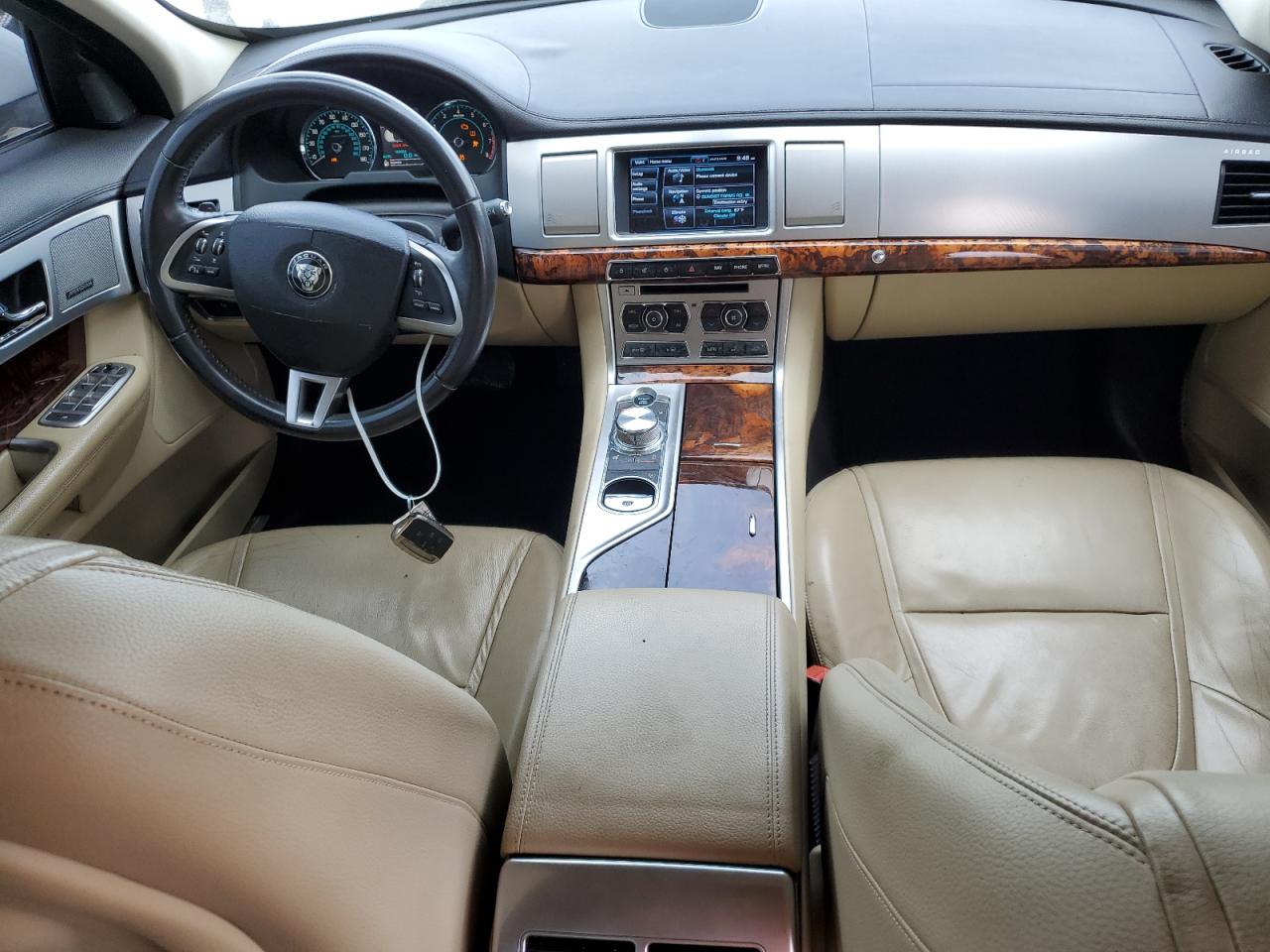 2015 Jaguar XF - Image 8