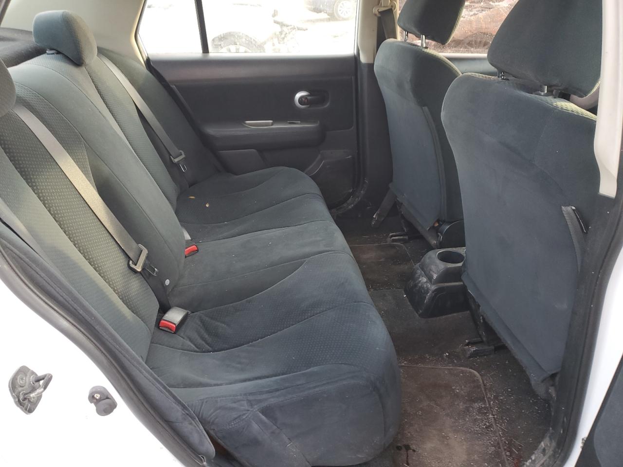 2010 Nissan Versa - Image 10