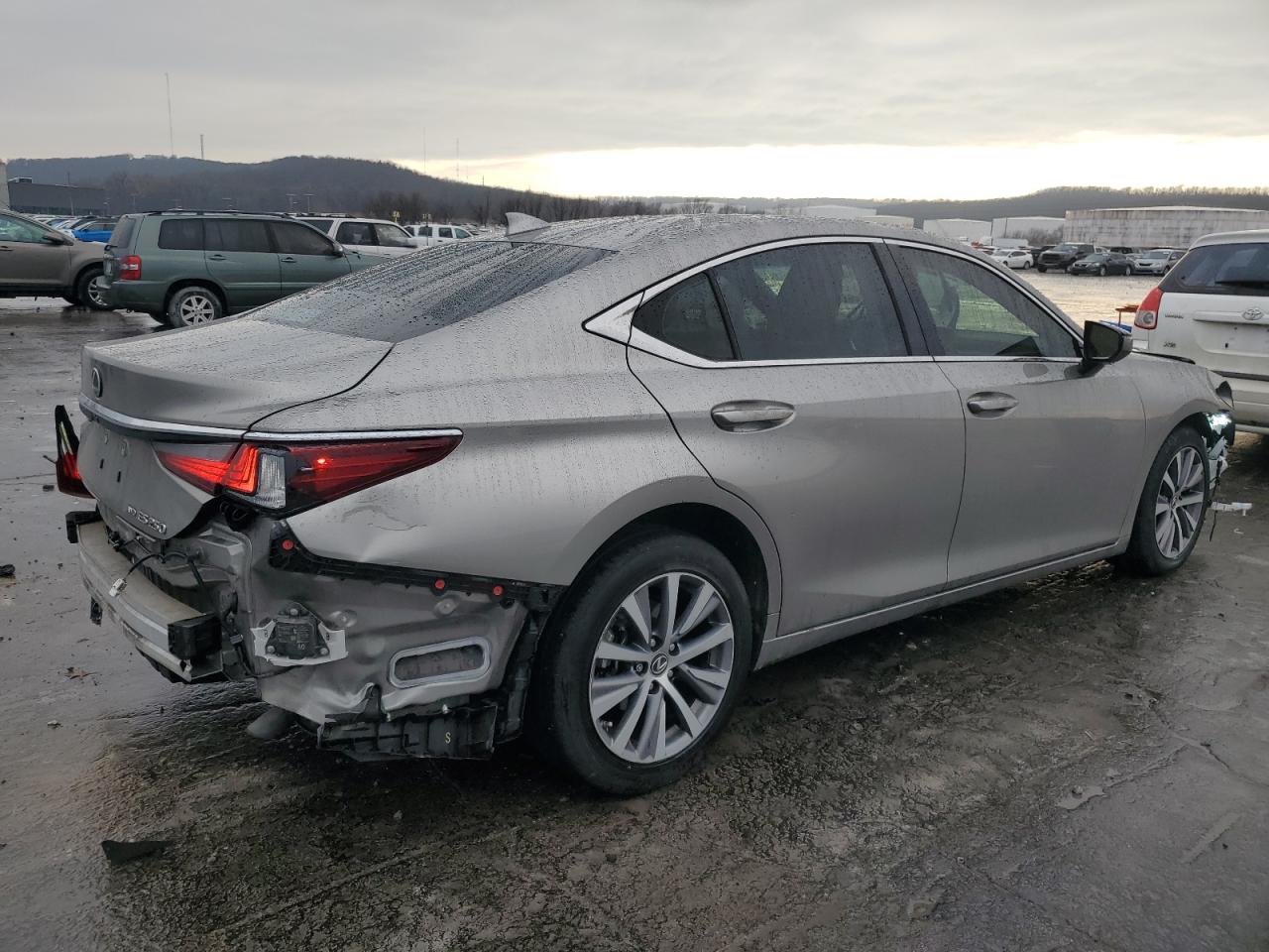 2021 Lexus ES - Image 3