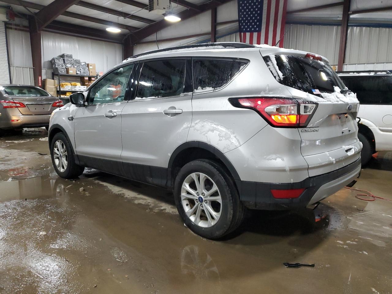 VIN 1FMCU9GD2HUB55938 2017 FORD ESCAPE no.2