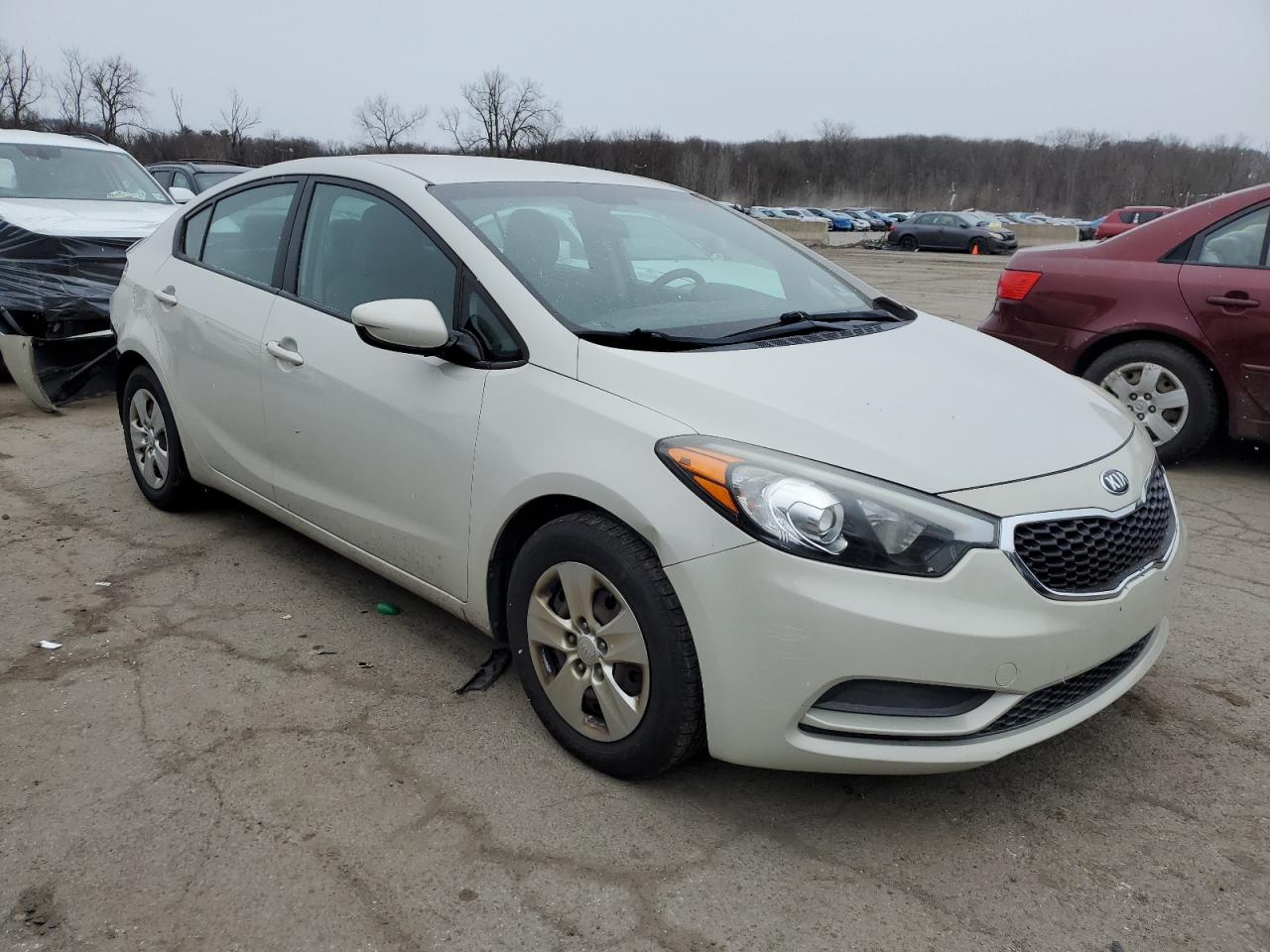 VIN KNAFK4A65F5422546 2015 KIA FORTE no.4