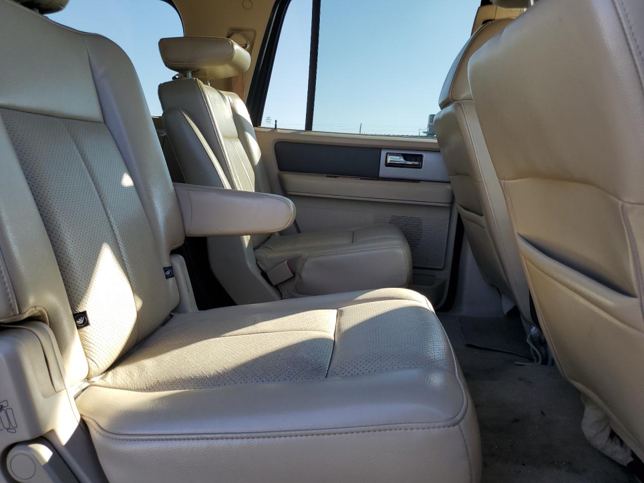 2010 Ford Expedition - Image 11