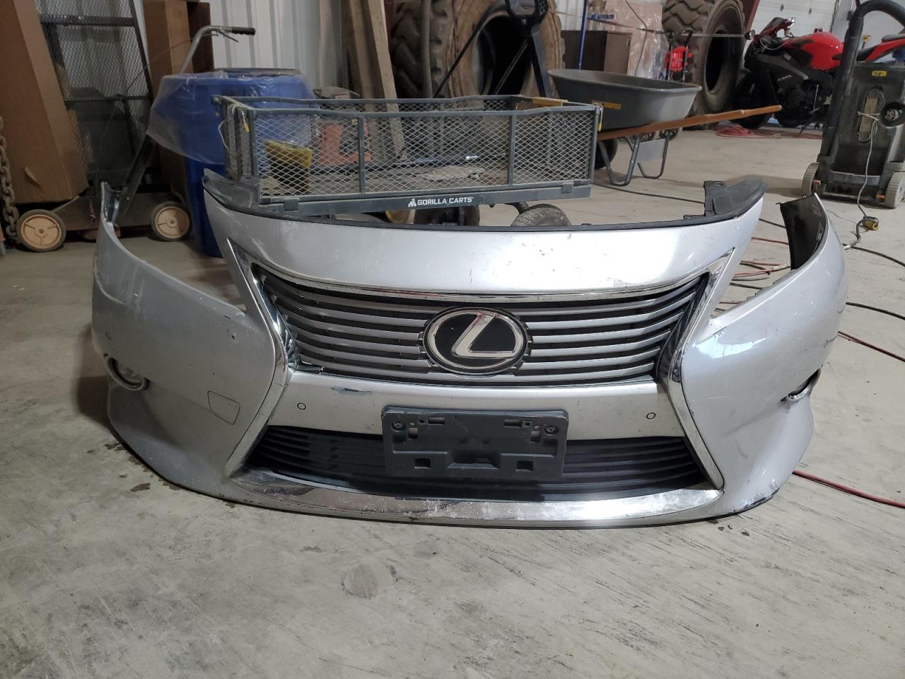 2015 Lexus ES - Image 12