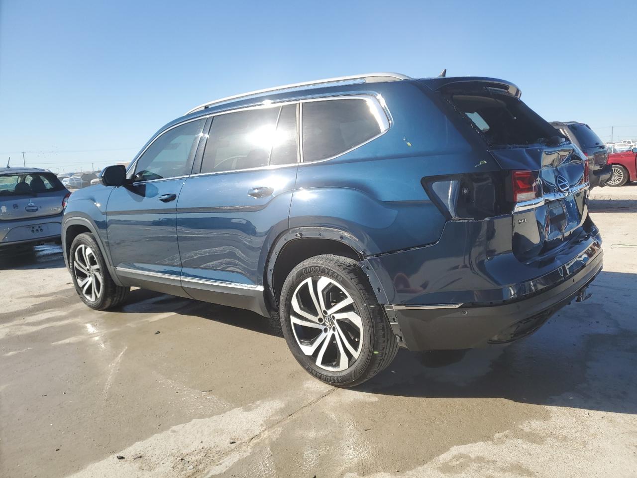 2021 Volkswagen Atlas - Image 2