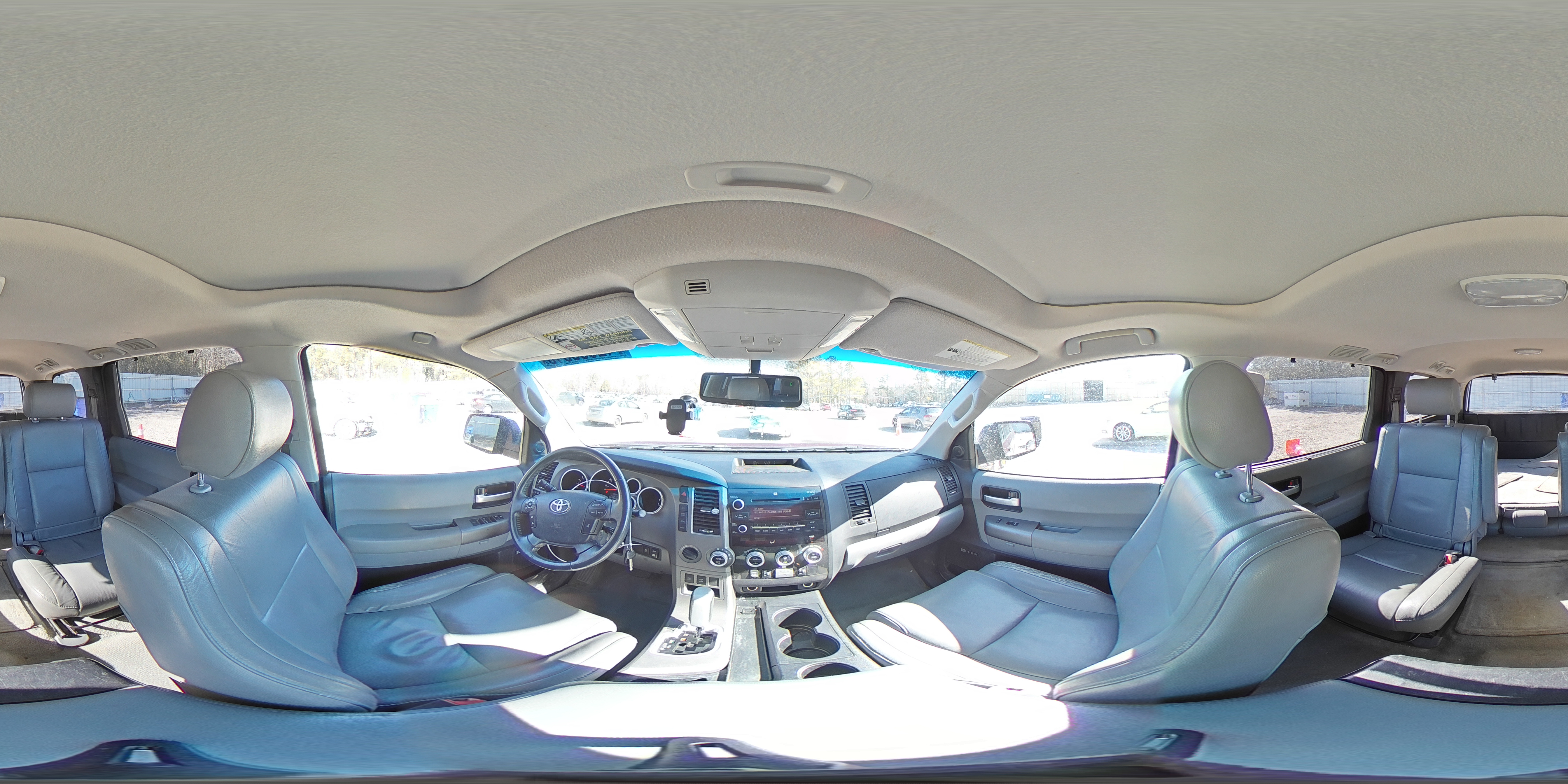 2010 Toyota Sequoia - Image 13