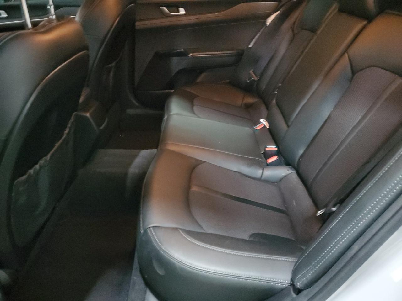 2022 Kia K5 - Image 10