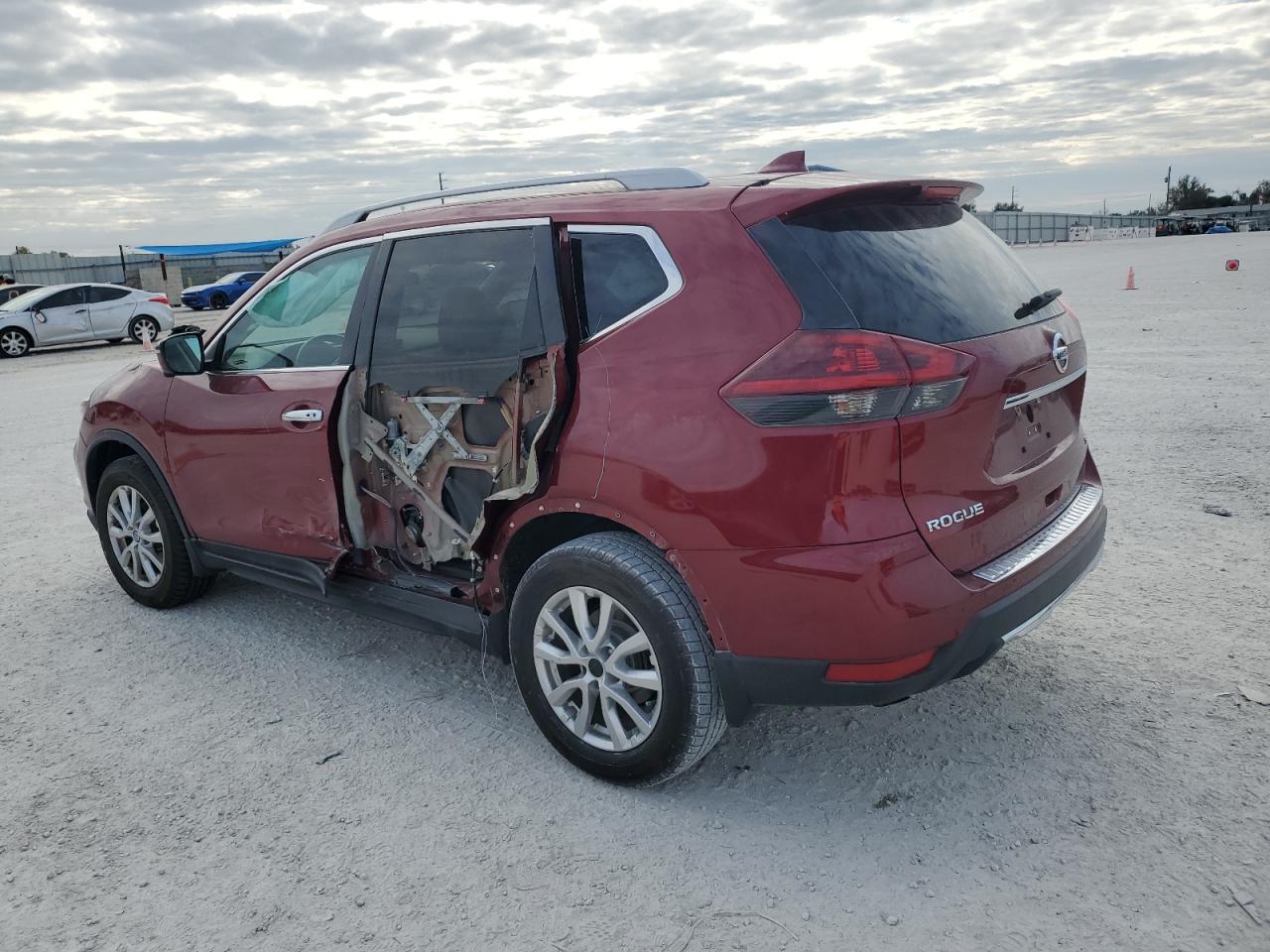 2018 Nissan Rogue - Image 2