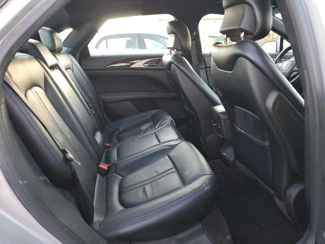 2017 Lincoln MKZ - Image 10