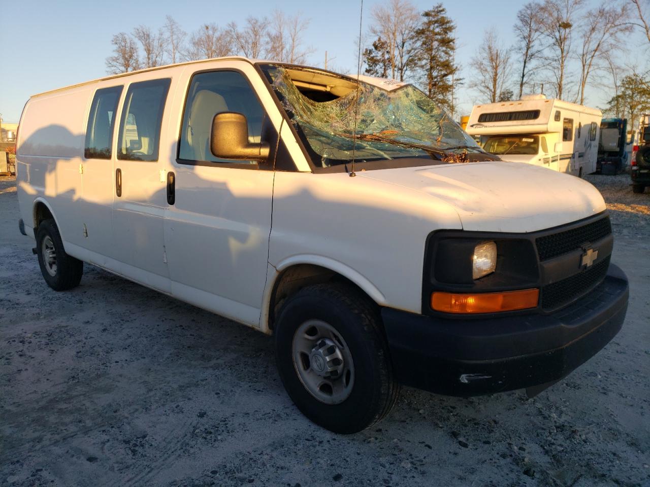 2015 Chevrolet Express - Image 4