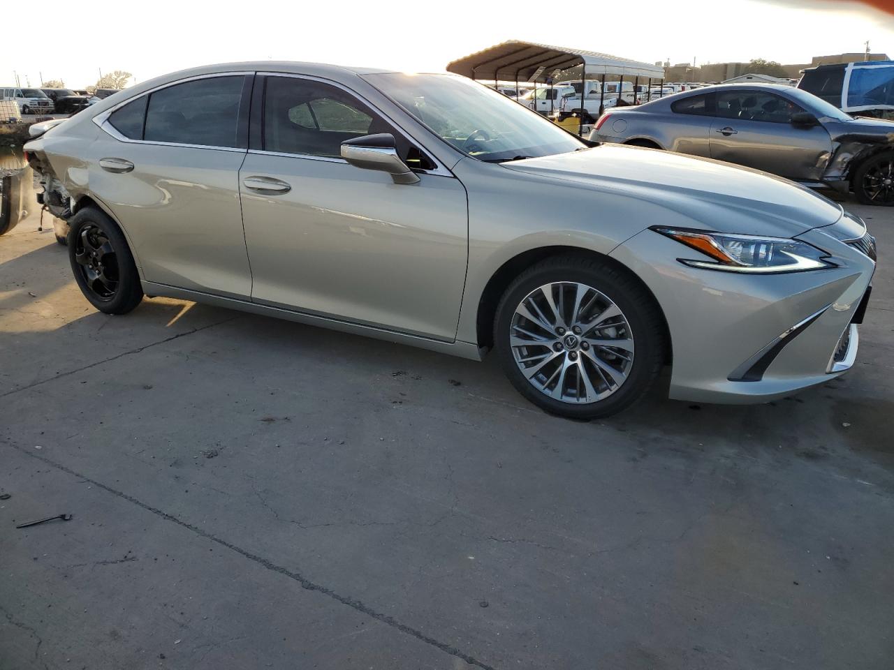 2020 Lexus ES - Image 4