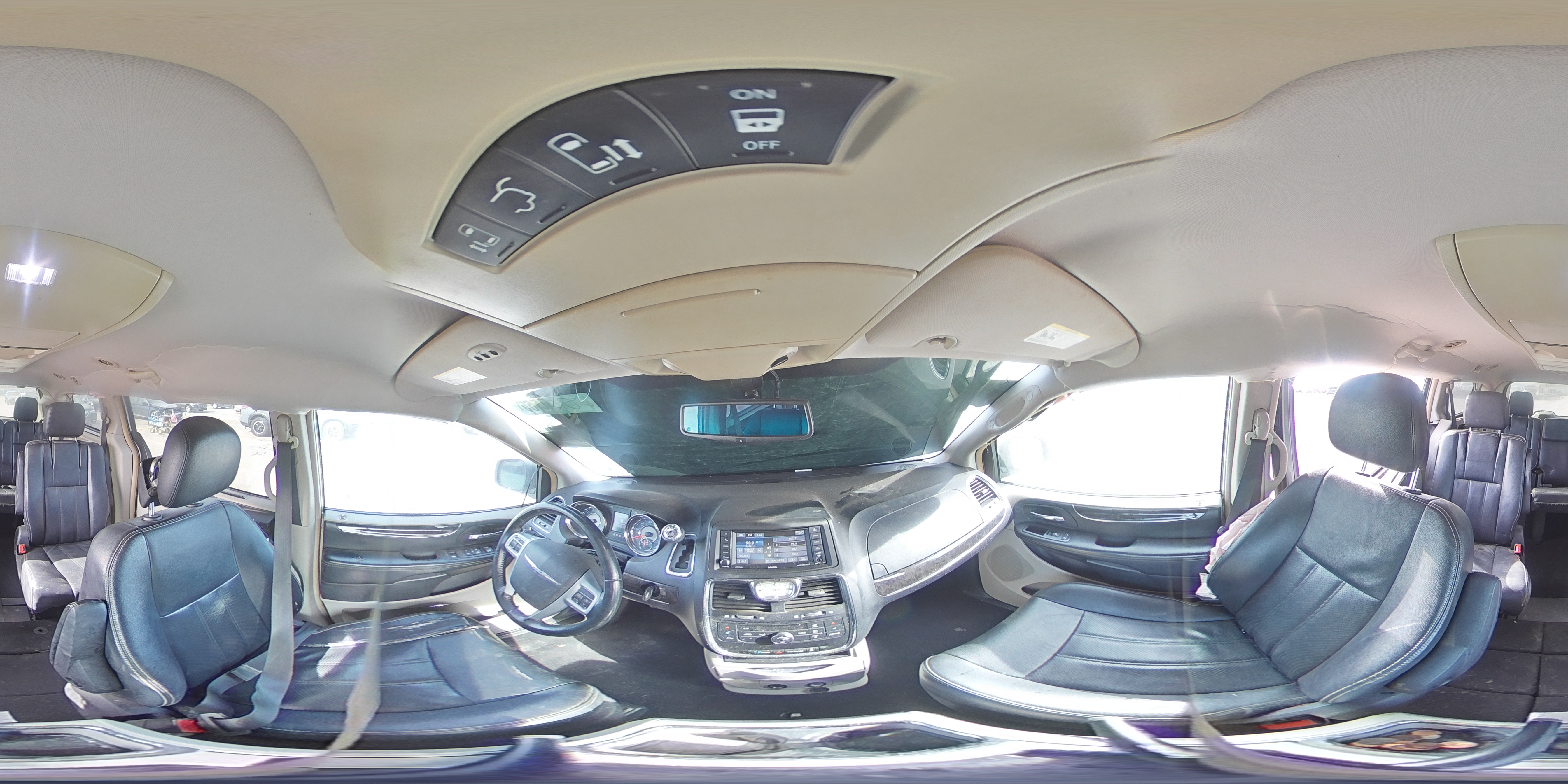 2014 Chrysler Town & Country - Image 14