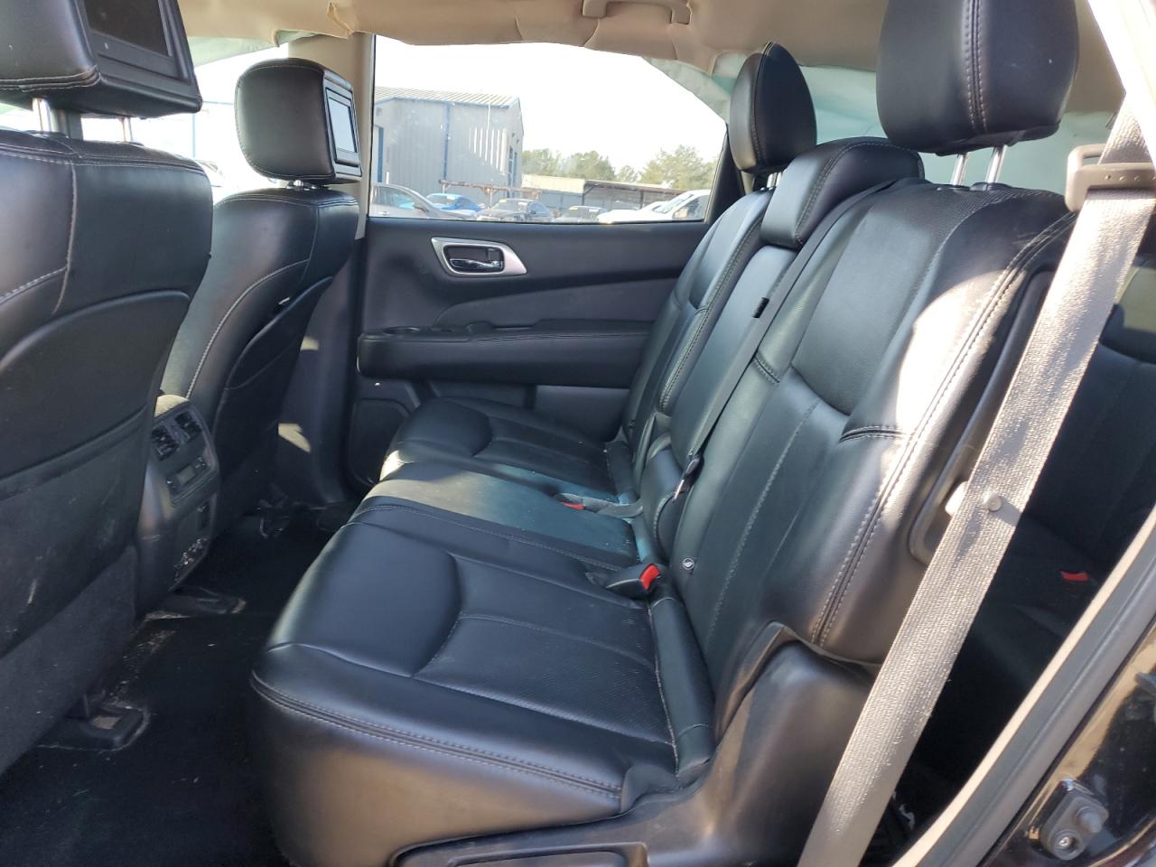 2015 Nissan Pathfinder - Image 11
