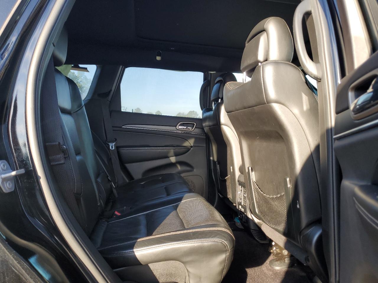 2017 Jeep Grand Cherokee - Image 11