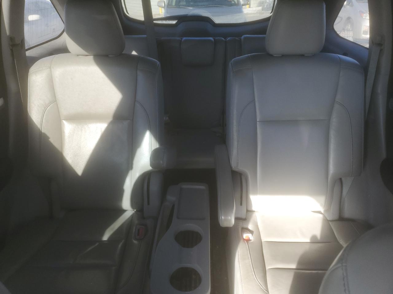 2016 Toyota Highlander - Image 10