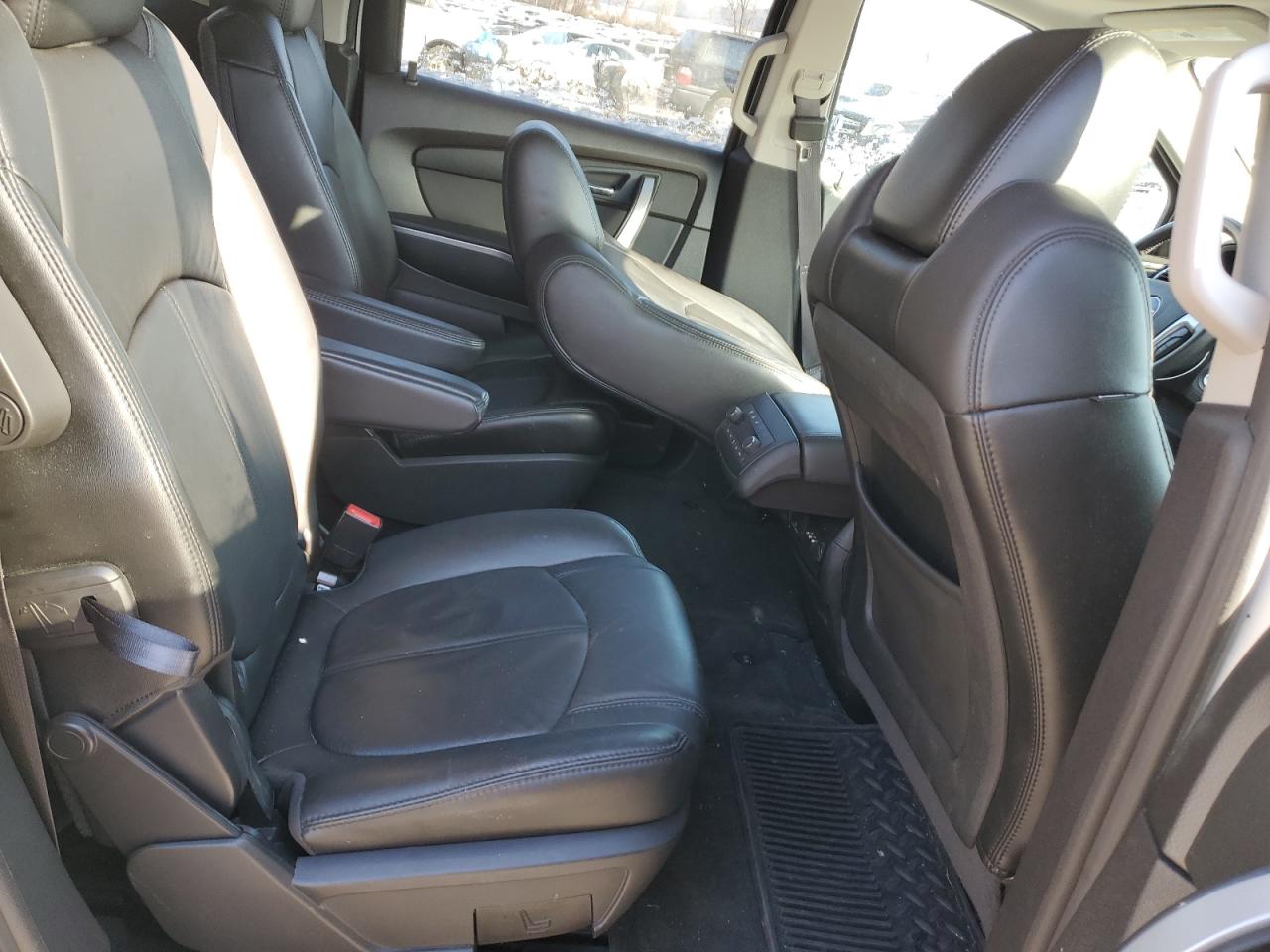 2011 GMC Acadia - Image 11