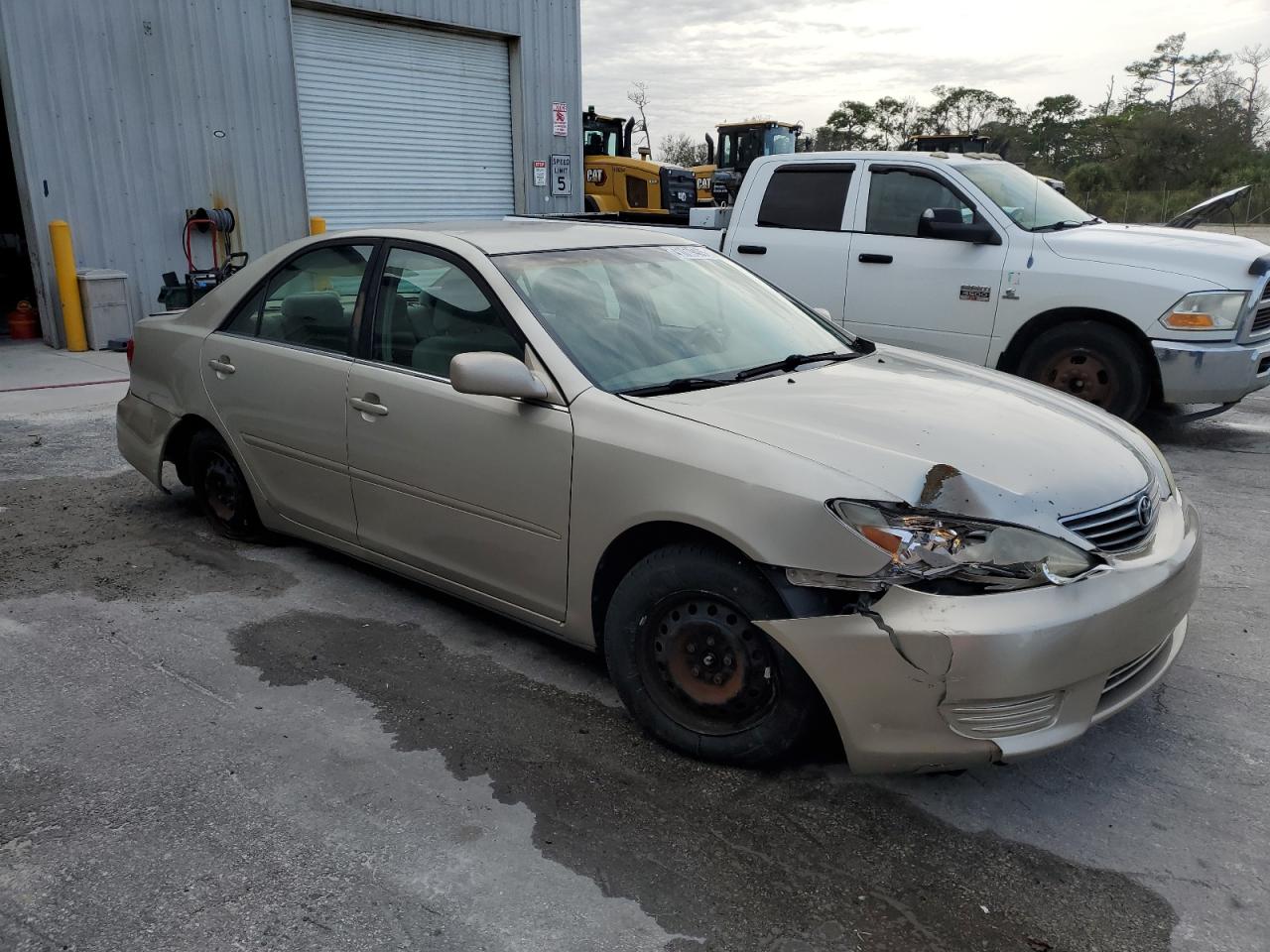 2005 Toyota Camry - Image 4
