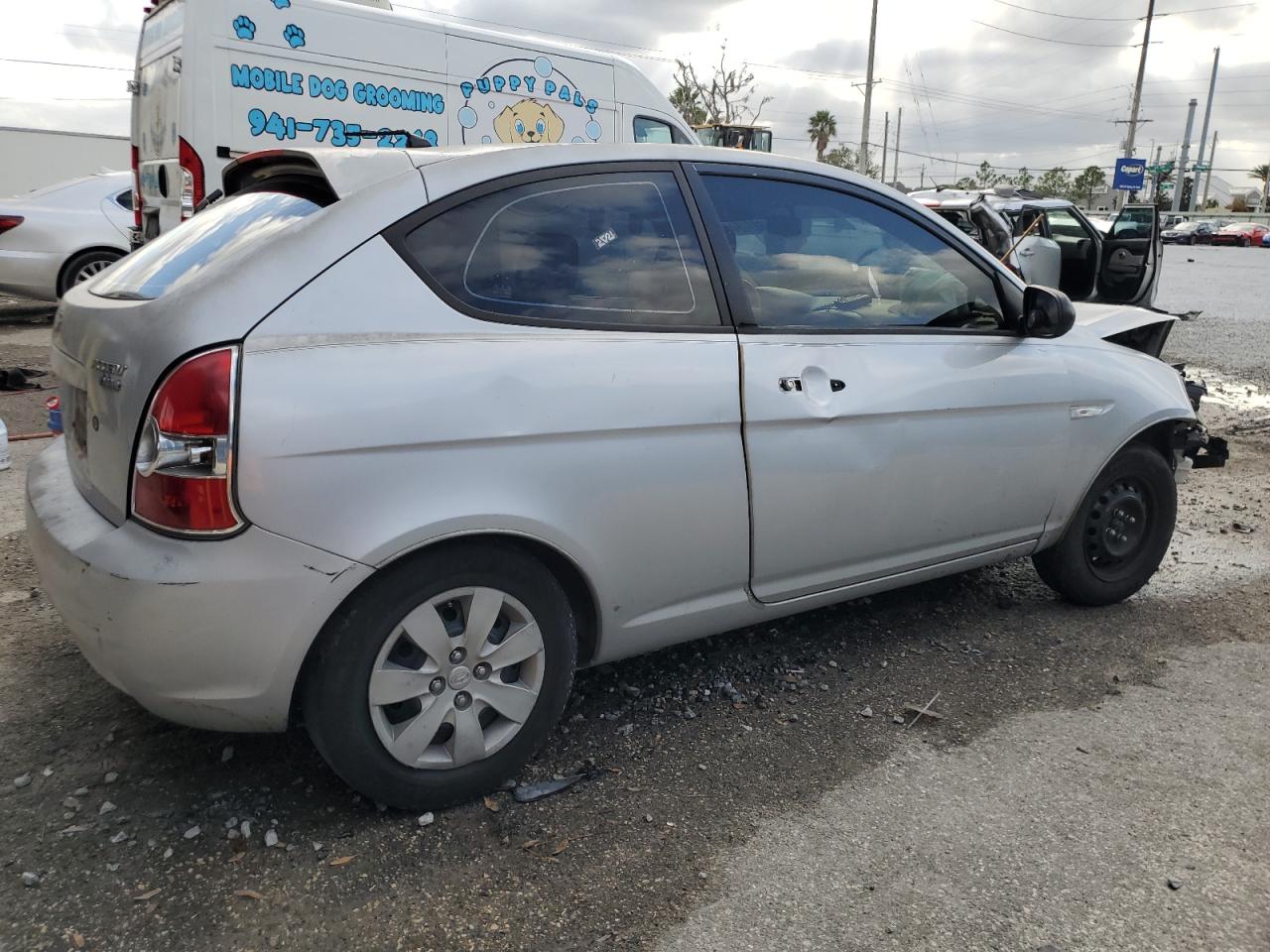 2010 Hyundai Accent - Image 3