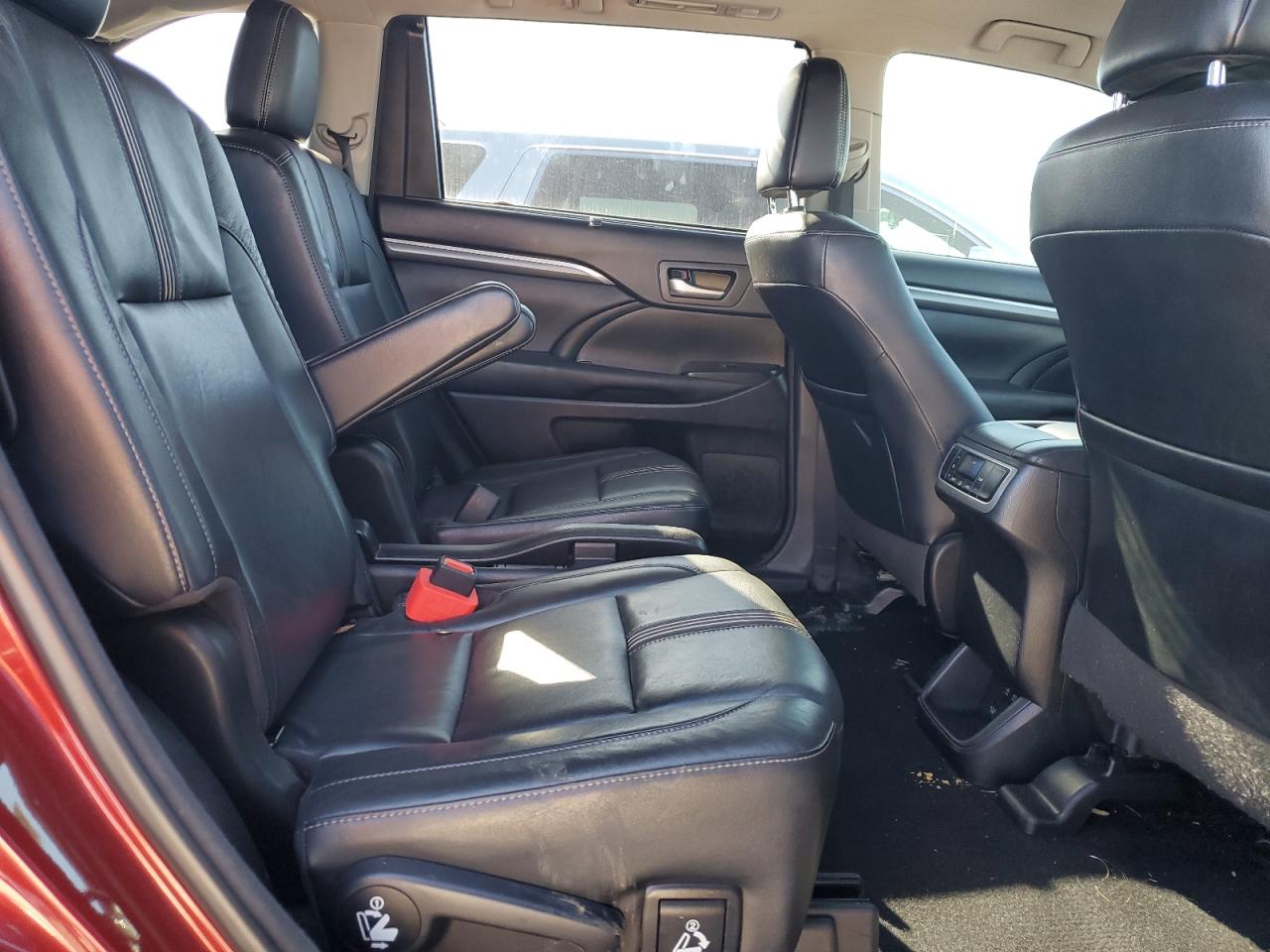 2018 Toyota Highlander - Image 11