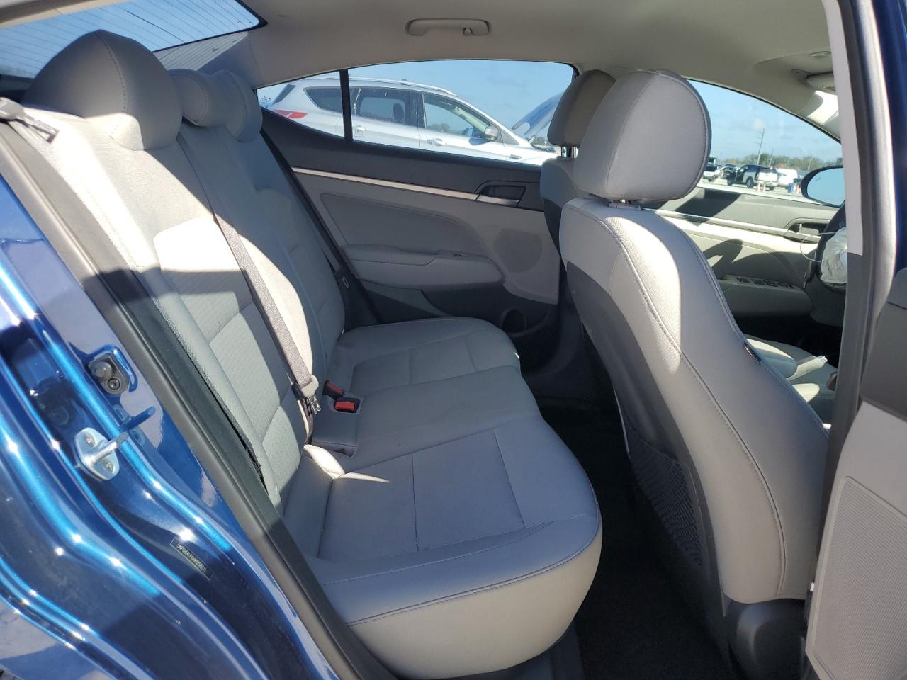 2017 Hyundai Elantra - Image 10