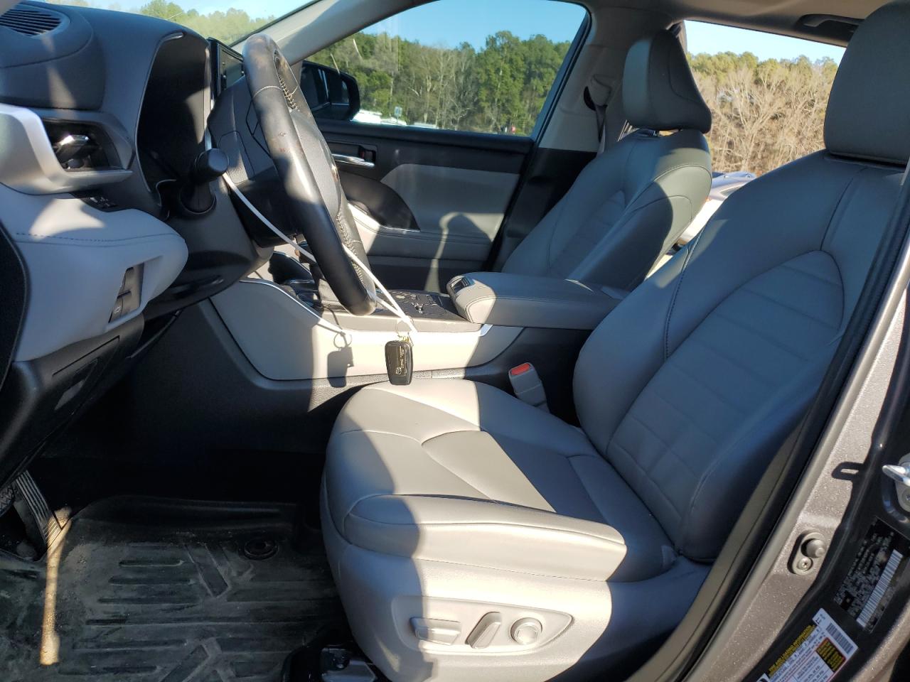 2022 Toyota Highlander - Image 7
